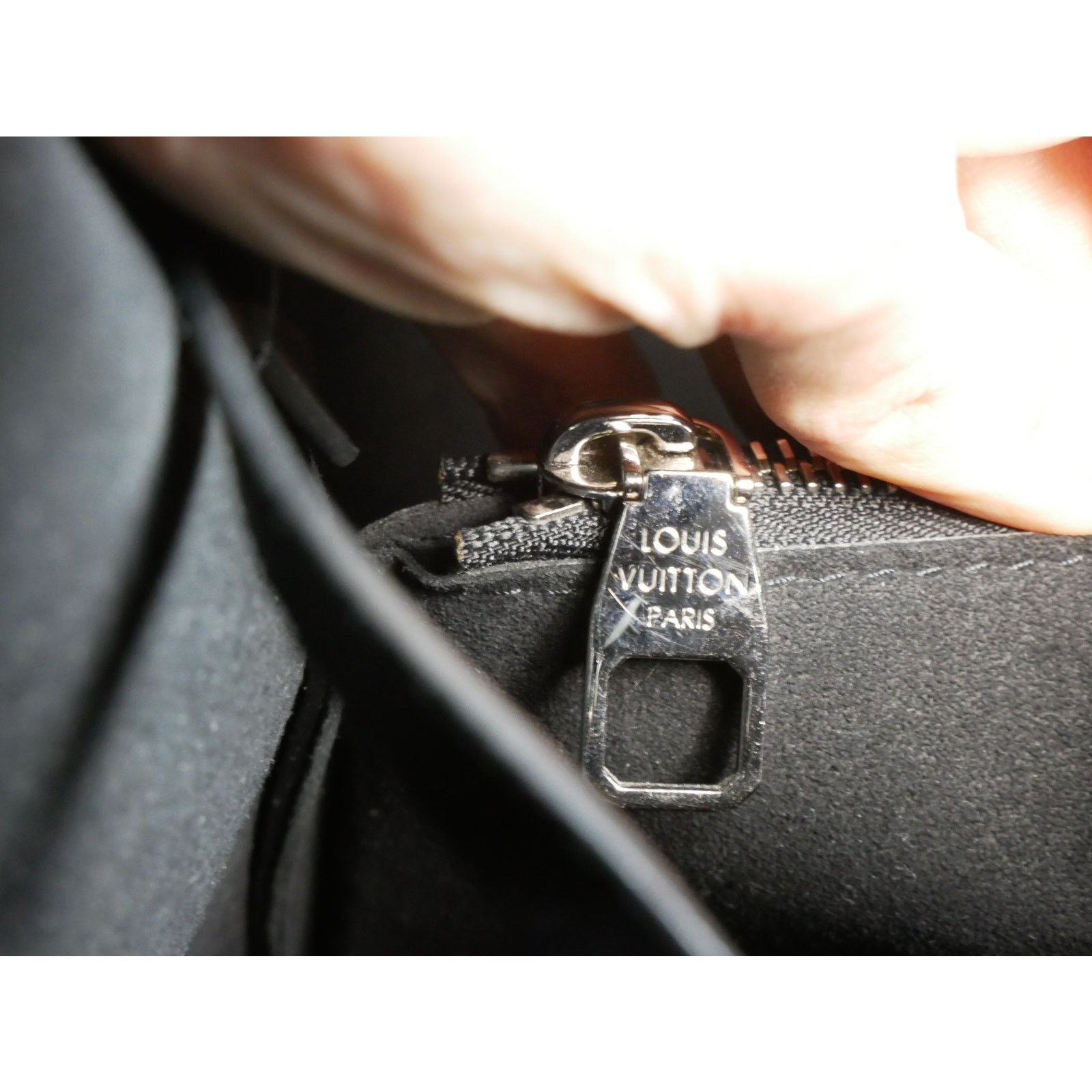 Louis Vuitton Louis Vuitton Black Epi NeoNoe MM Size ONE SIZE - 14 Thumbnail