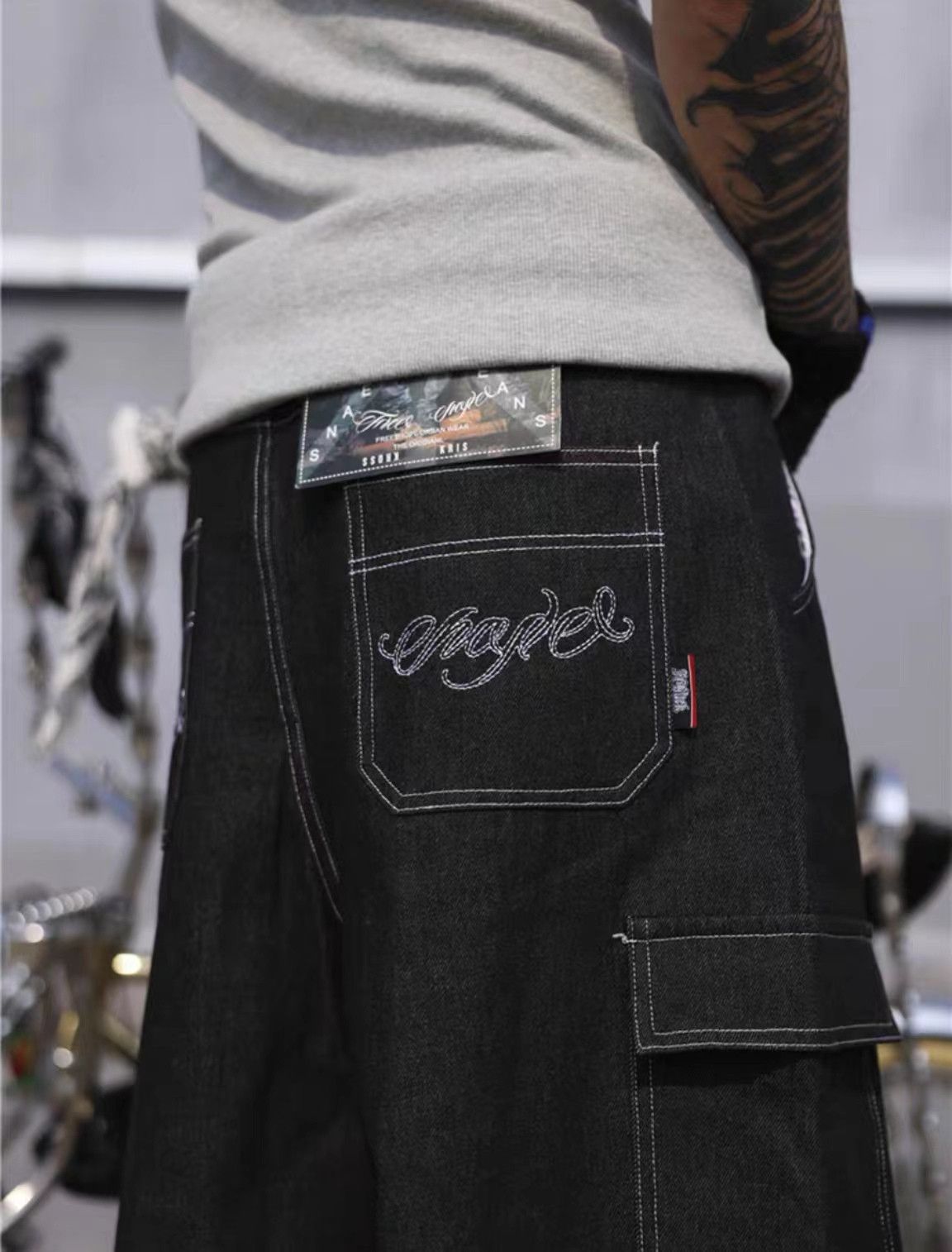 Jean Hip-hop embroidered over-the-knee baggy denim shorts Size US 32 / EU 48 - 6 Thumbnail