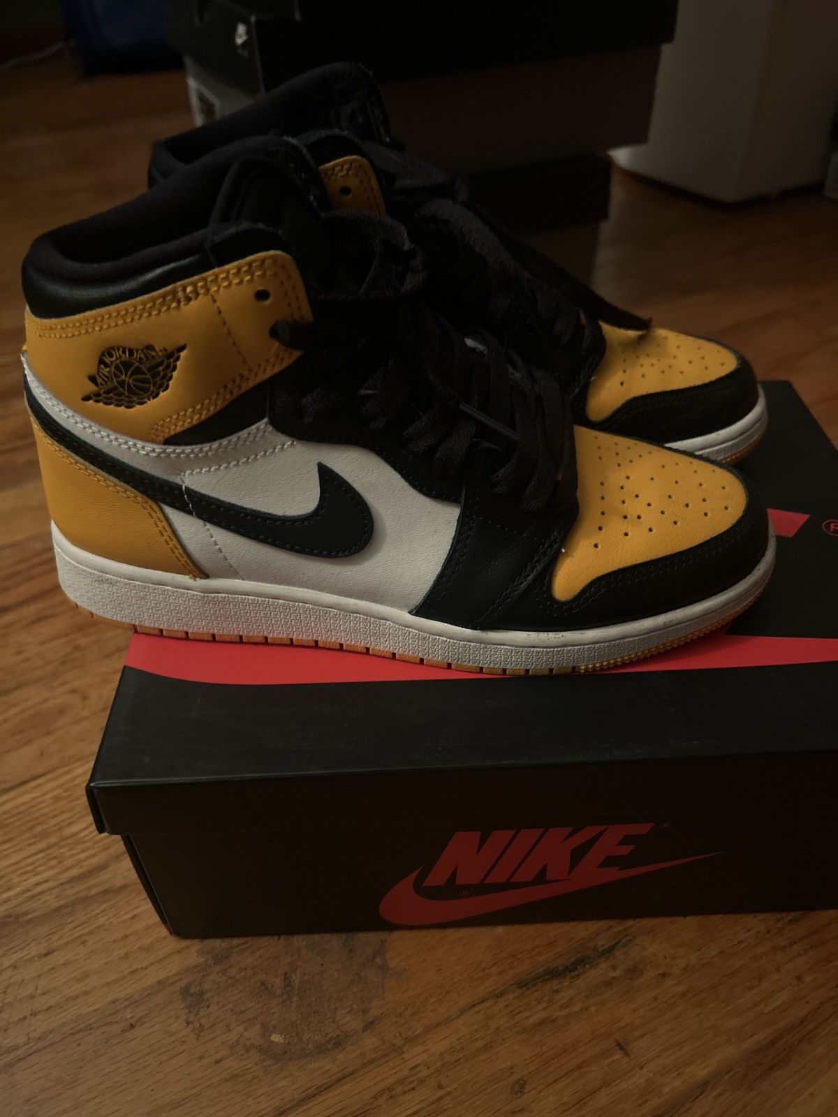 Jordan Brand Yellow Toe Retro One (GS) Size US 5 / EU 37 - 3 Thumbnail