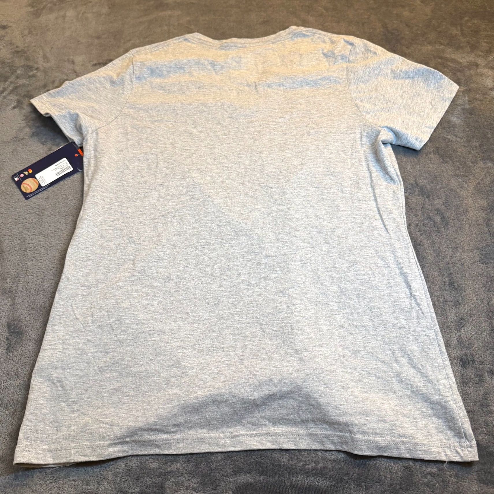 Vintage Fanatics New York Yankees V-Neck T Shirt Womens Large MLB Gray V-Neck Short Sleeve Casual Pullover Shirt Size L / US 10 / IT 46 - 6 Thumbnail