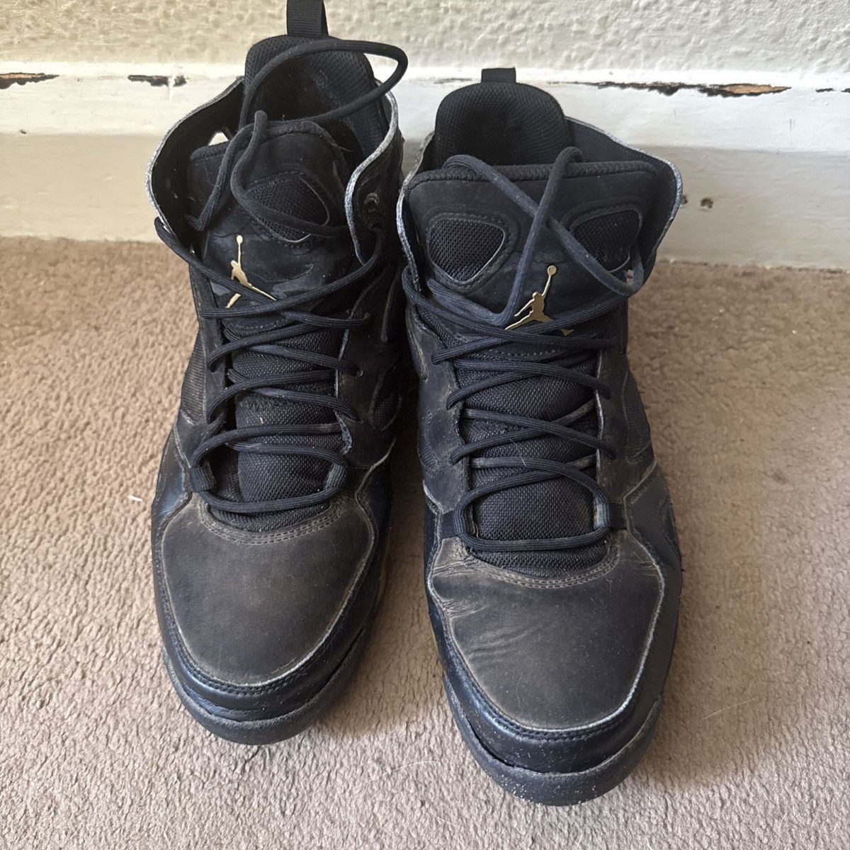 Nike Black and gold air jordans Size US 10 / EU 43 - 2 Thumbnail