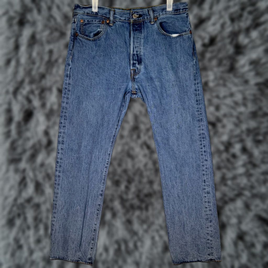 Levi's VINTAGE Levi’s 501 Mens Jeans 34x30 Blue Denim Medium Wash Button Fly Straight Leg Size US 34 / EU 50 - 1 Thumbnail