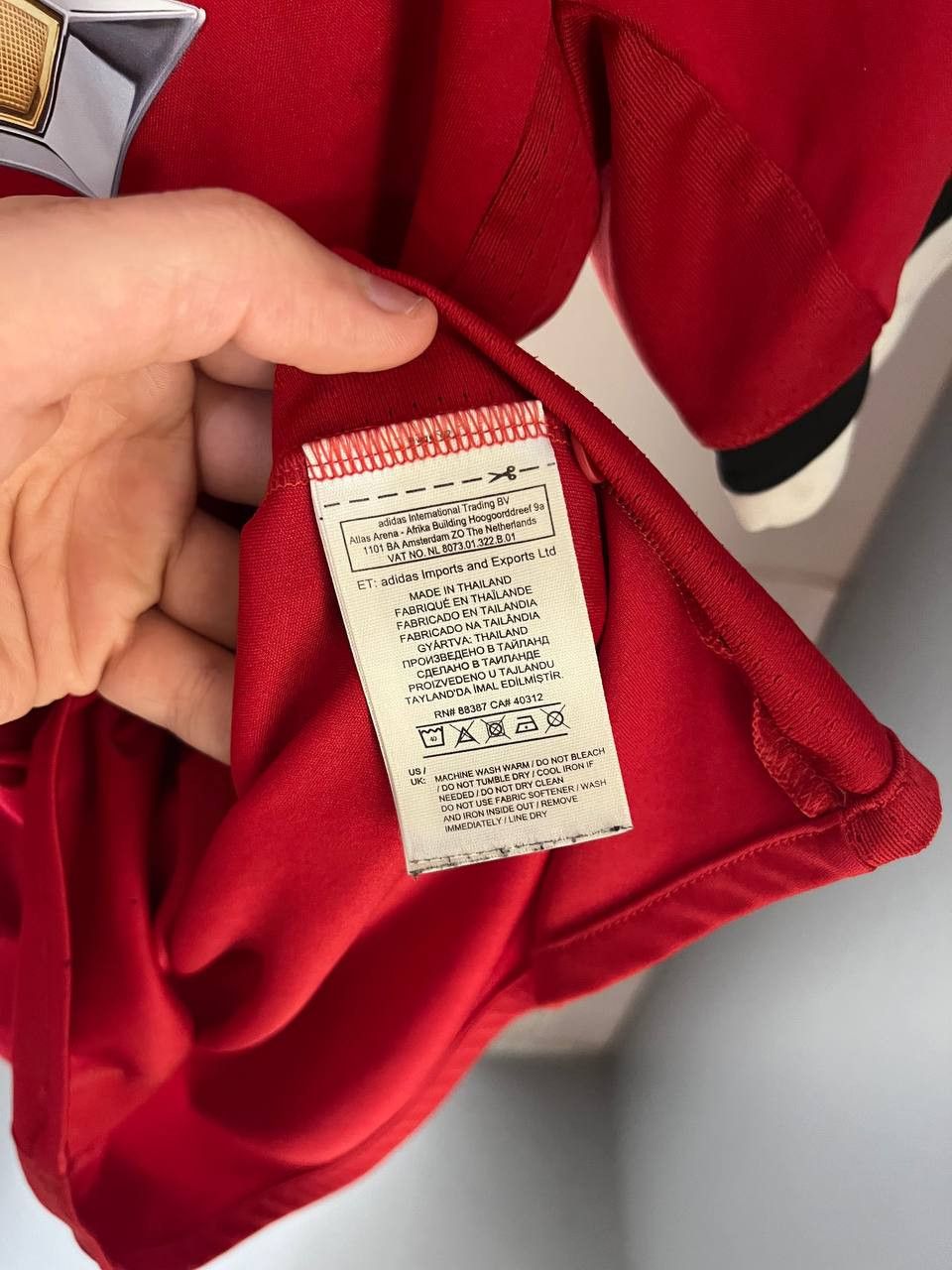 Adidas VINTAGE ADIDAS FC MANCHESTER UNITED ENGLAND SOCCER JERSEY Size US S / EU 44-46 / 1 - 5 Thumbnail