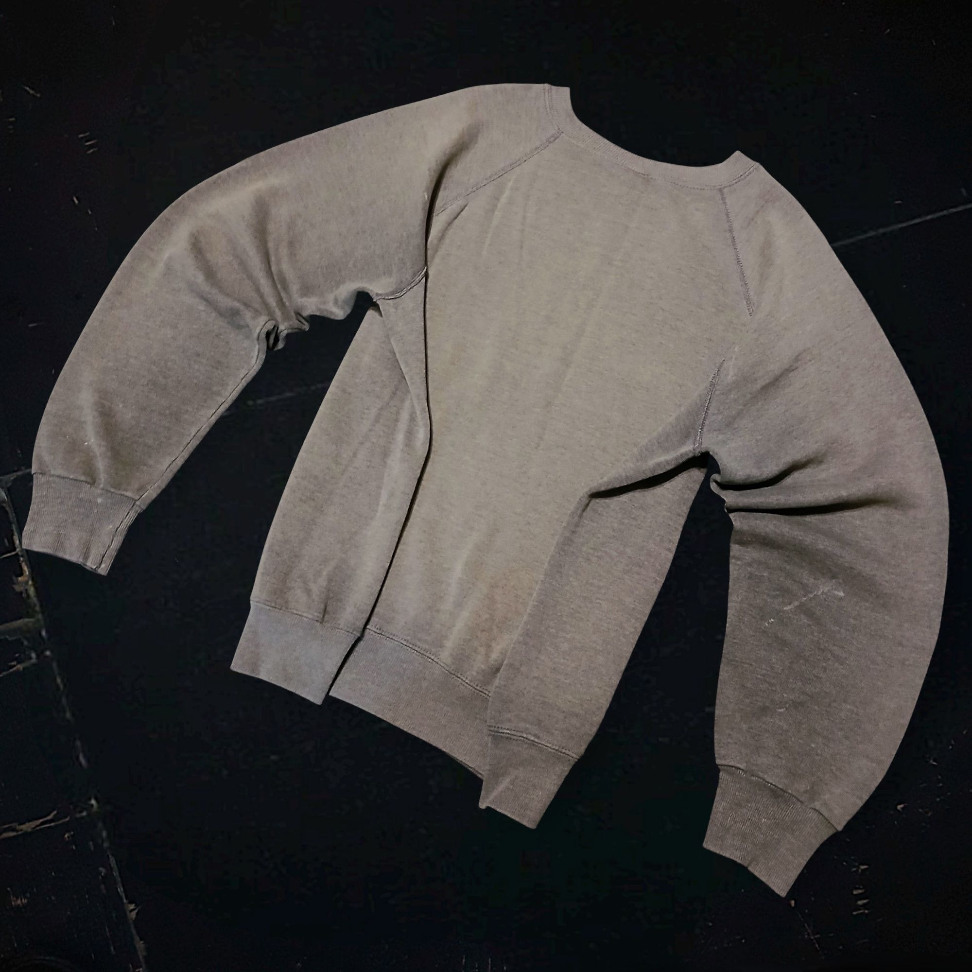 Lee Vtg 90s Lee Gray Sun Faded Raglan Crewneck Sweatshirt XL USA Size US XL / EU 56 / 4 - 1 Thumbnail