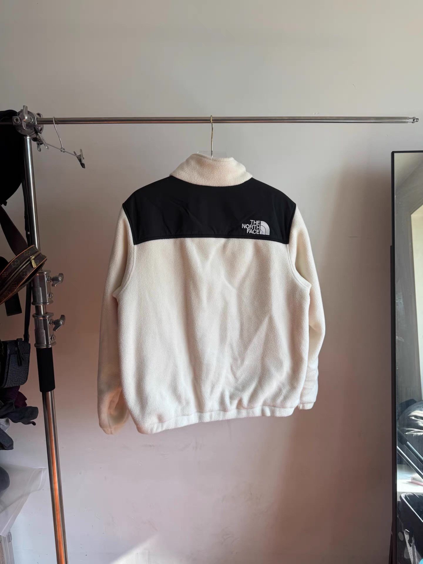 Supreme Supreme x The North Face red and white fleece jacket Q17 Size US M / EU 48-50 / 2 - 7 Thumbnail
