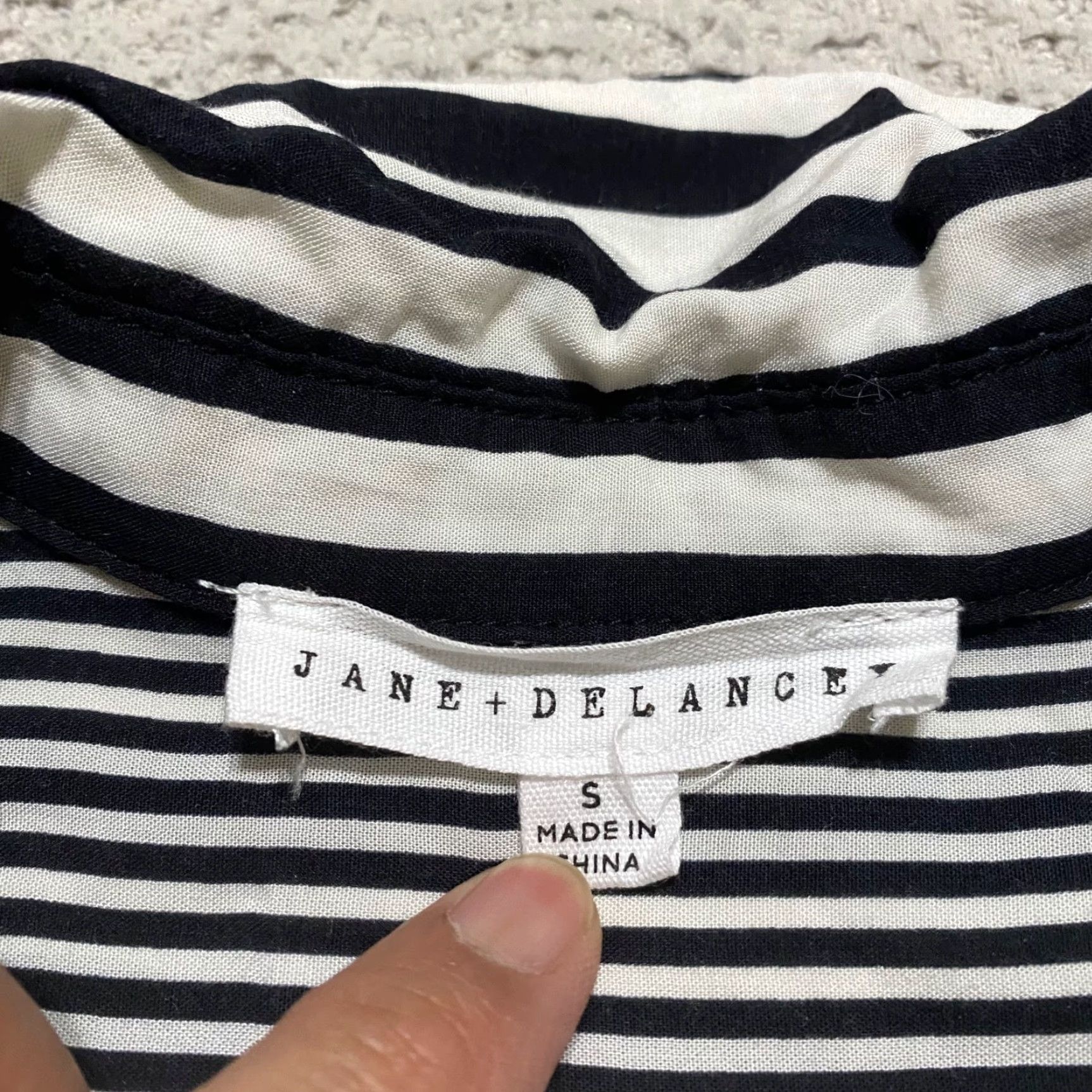 Vintage Jane and Delancey Womens Shirt Small Black Striped Long Sleeve Button-Up Rayon Size S / US 4 / IT 40 - 3 Thumbnail