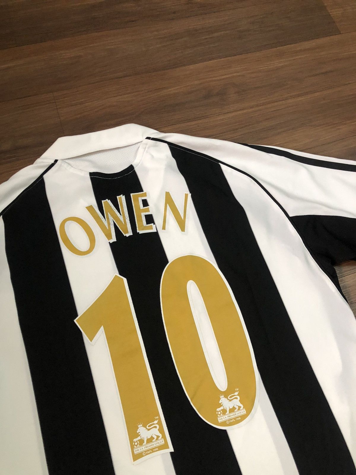 Adidas MICHAEL OWEN 10 NEWCASTLE UNITED 2005 Size US M / EU 48-50 / 2 - 3 Thumbnail