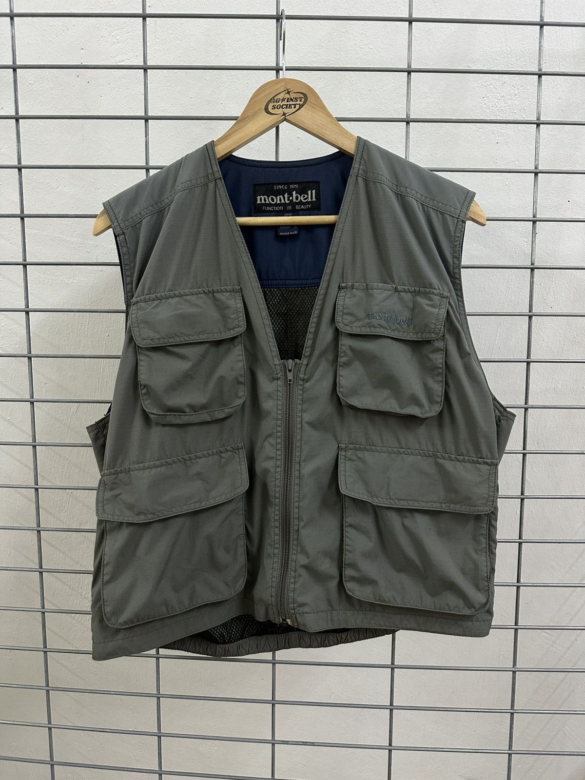 Japanese Brand × Montbell Rare And Beautiful Montbell Multi Pocket Field Vest Jacket Size US S / EU 44-46 / 1 - 1 Thumbnail