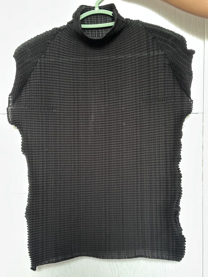 Issey Miyake size:2 Black short-sleeved top