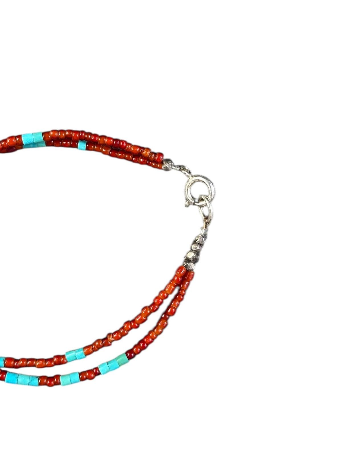 Vintage WHITE HEART BEADS WITH TURQUOISE HEISHI AND SILVER BRACELET Size ONE SIZE - 4 Thumbnail