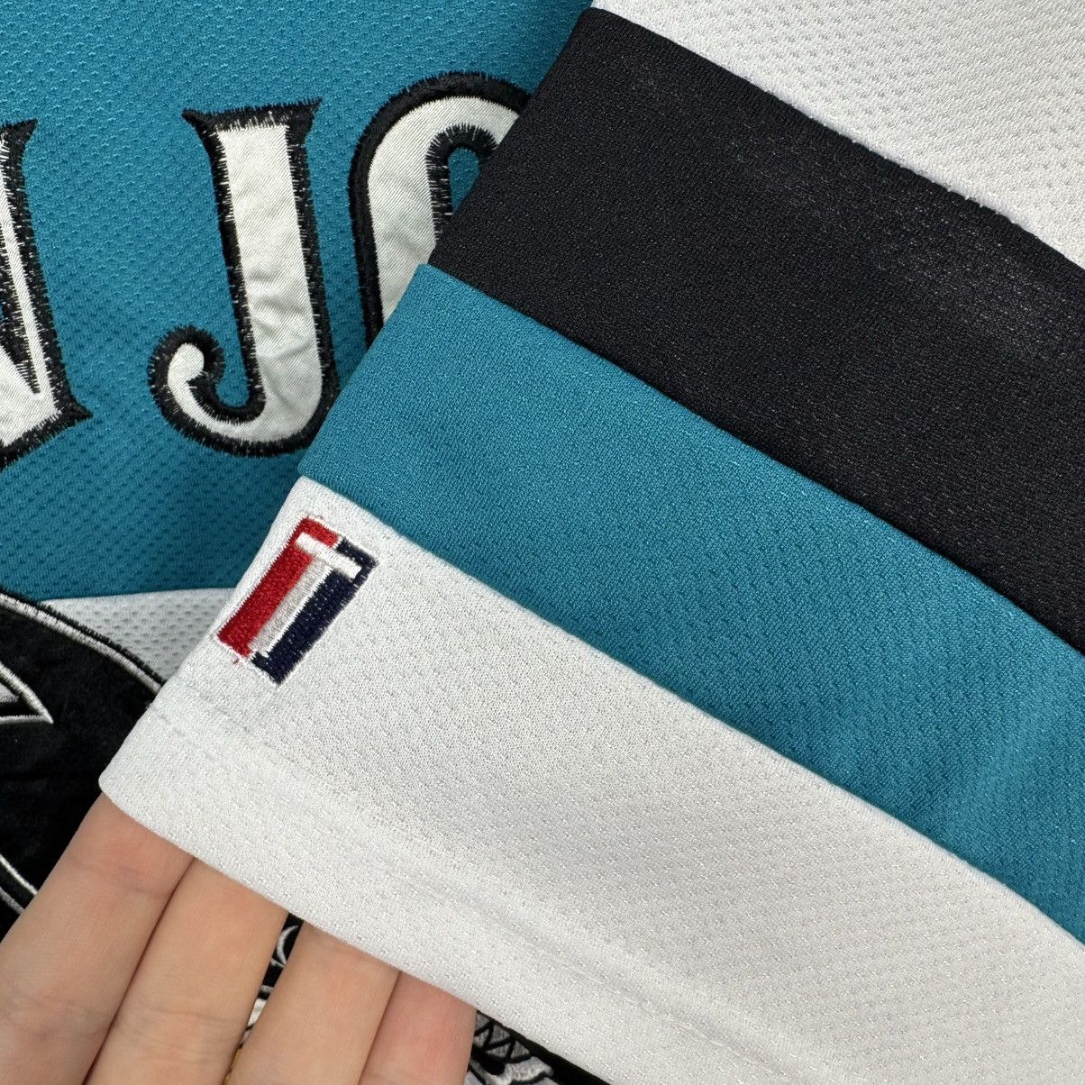 Vintage SAN JOSE SHARKS VINTAGE NHL JERSEY HOCKEY SHIRT TWINS Size US XL / EU 56 / 4 - 22 Thumbnail