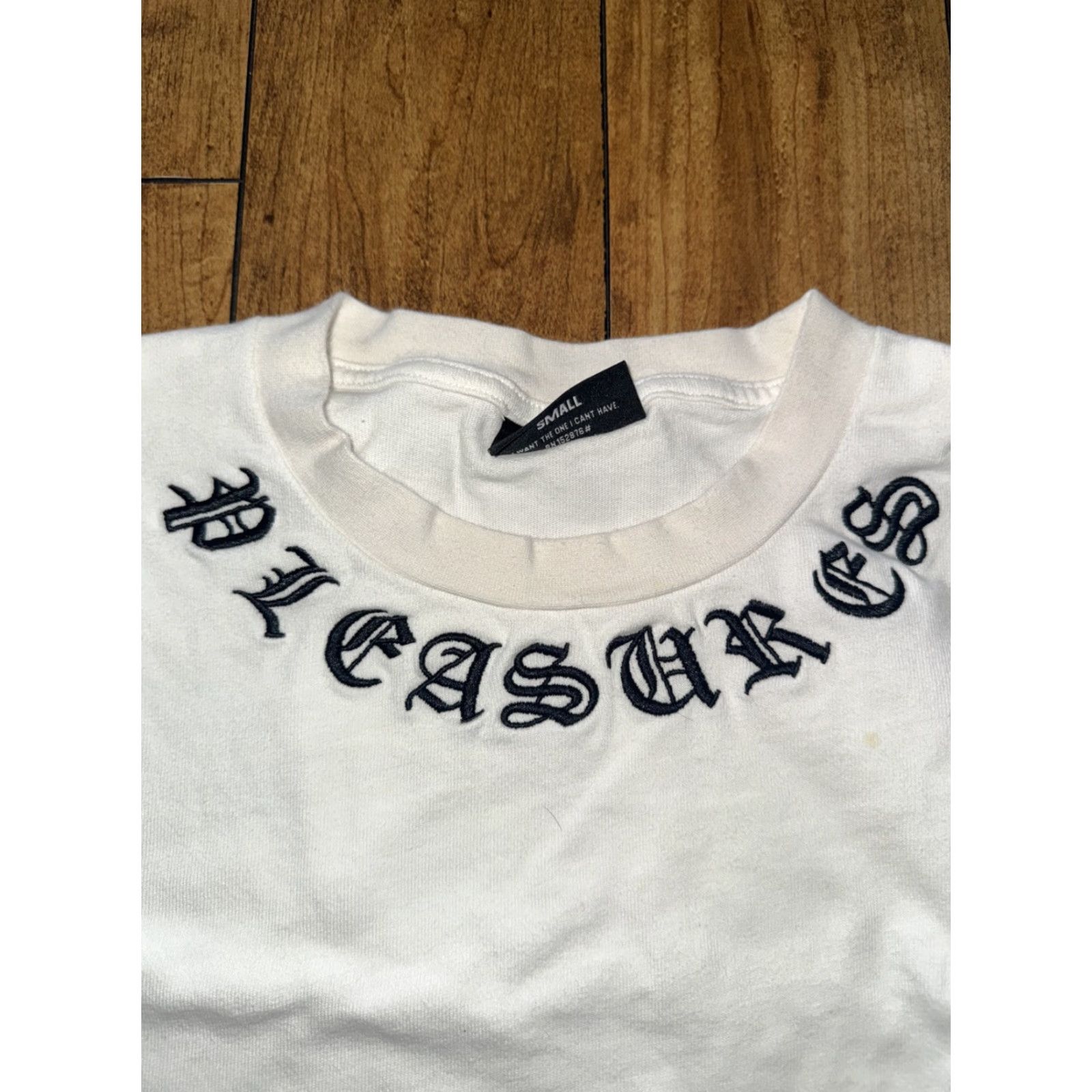 Pleasures Pleasures Cropped T-Shirt White S Women Streetwear Hypebeast Goth Retro Logo Crew Neck Short Sleeve Size S / US 4 / IT 40 - 2 Thumbnail