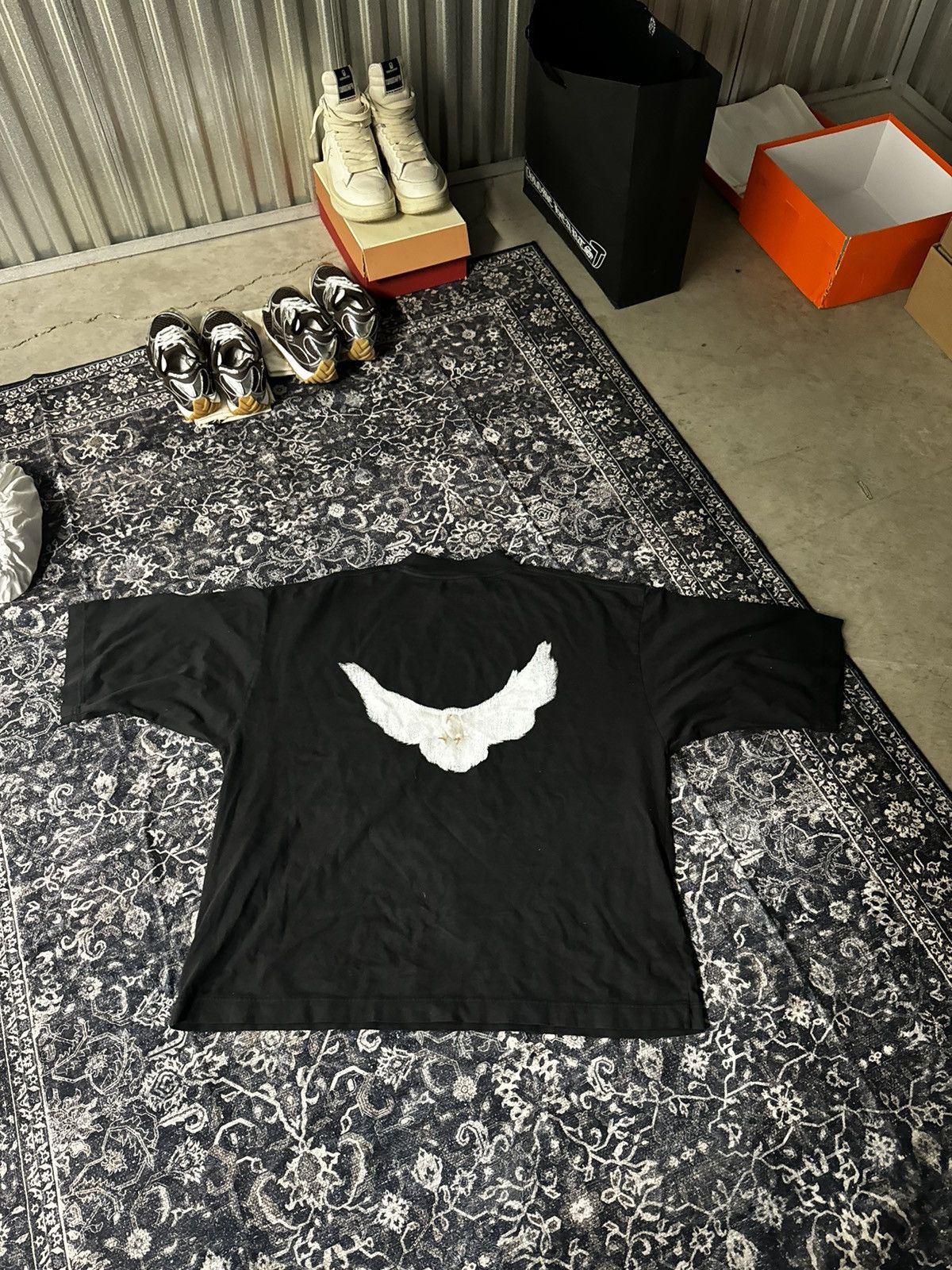 Balenciaga × Gap × Yeezy Yeezy X Gap X Balenciaga Dove Tee Small Size US S / EU 44-46 / 1 - 2 Thumbnail