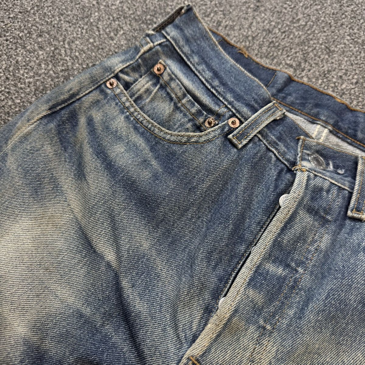 Levi's Vintage Clothing 🇺🇸 Vintage 1995 Levis 501 Made in Usa Distressed Dirty Washed Size US 29 - 13 Thumbnail