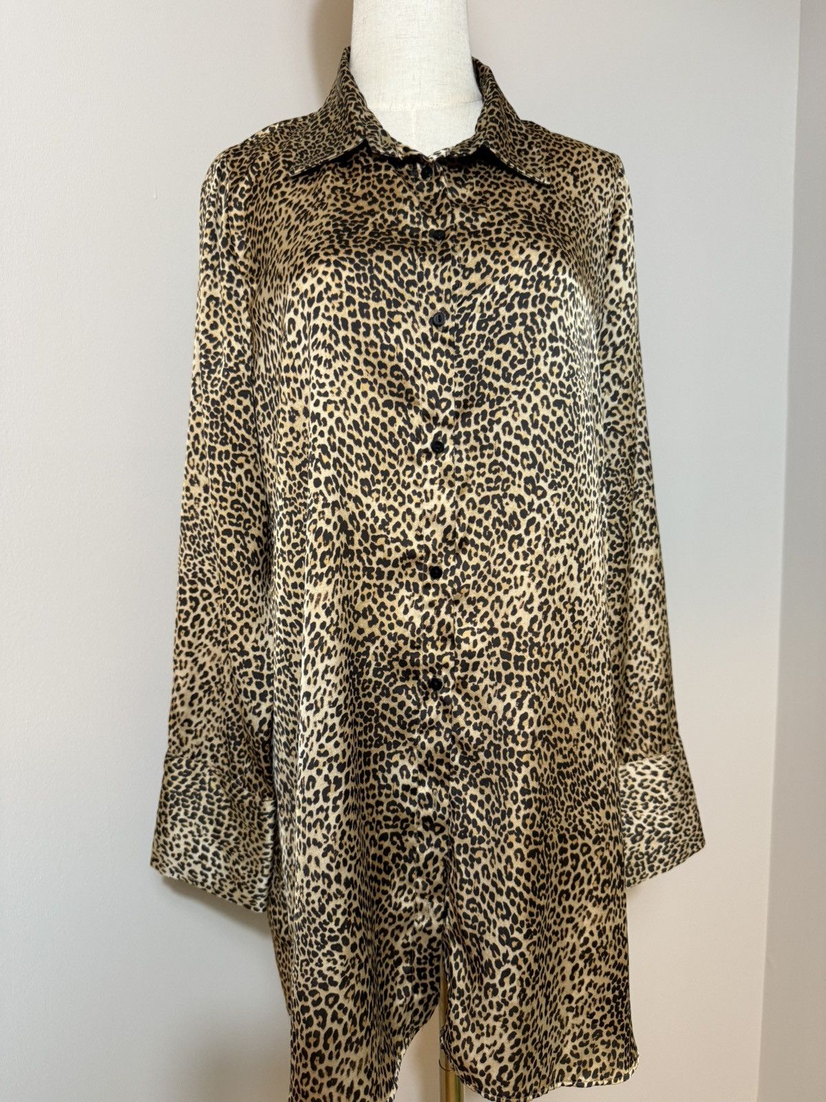 Zara Zara leopard print satin button down shirt / blouse / tunic Size L / US 10 / IT 46 - 6 Thumbnail