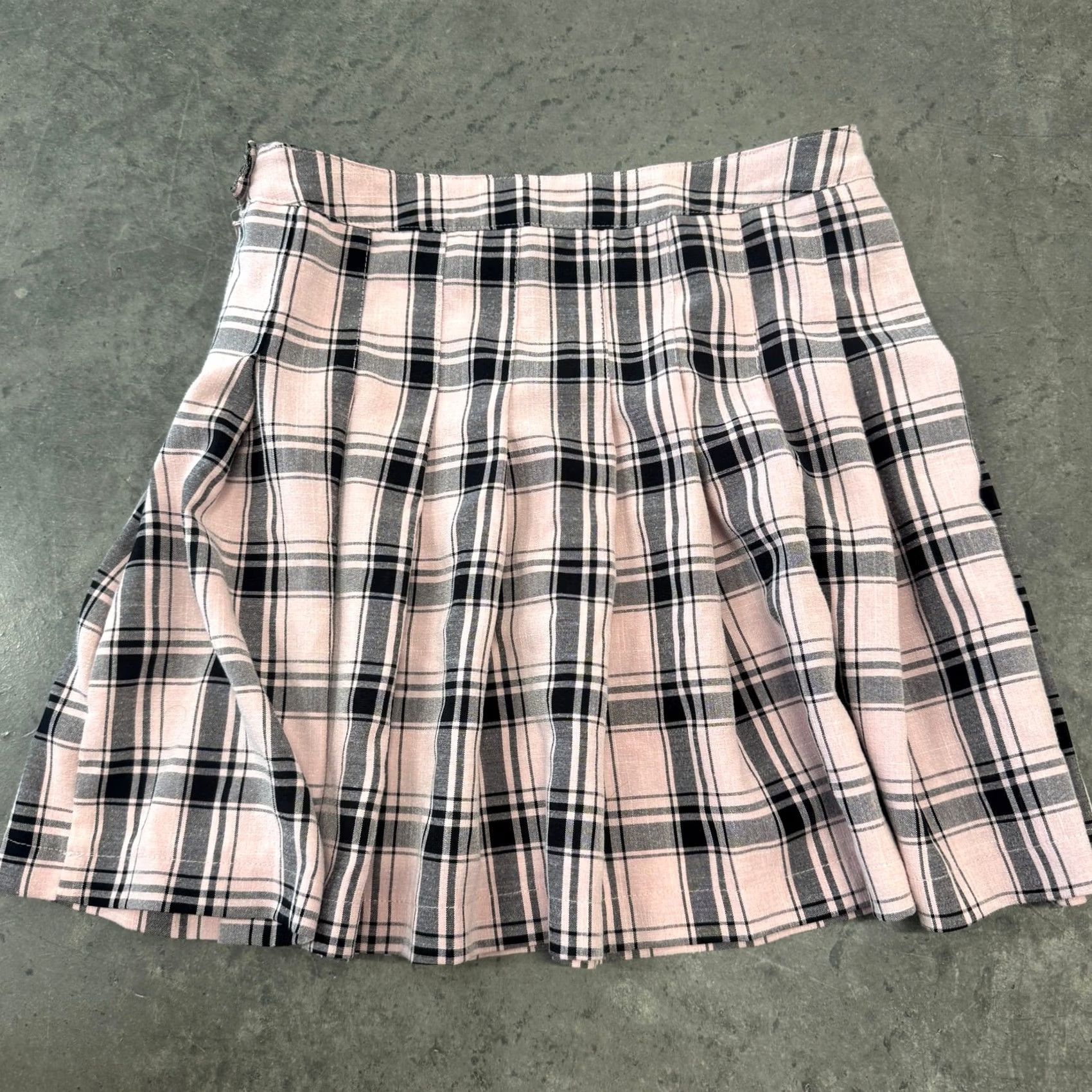 Vintage VINTAGE Y2K Pink Black Plaid Pleated Mini School Skirt Women’s Medium Skirt Womens Medium Pink Black Plaid Mini School Skirt Women’s Mens Women? Size 32" / US 10 / IT 46 - 2 Thumbnail