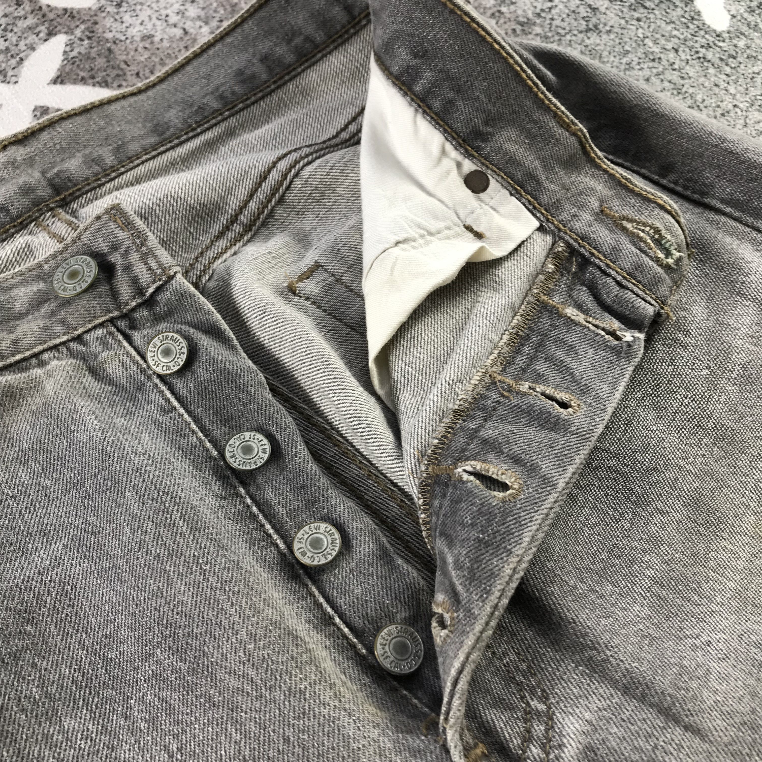 Levi's Vintage Levis 501 Jeans Faded Gray Denim KJ3369 Size US 30 / EU 46 - 9 Thumbnail
