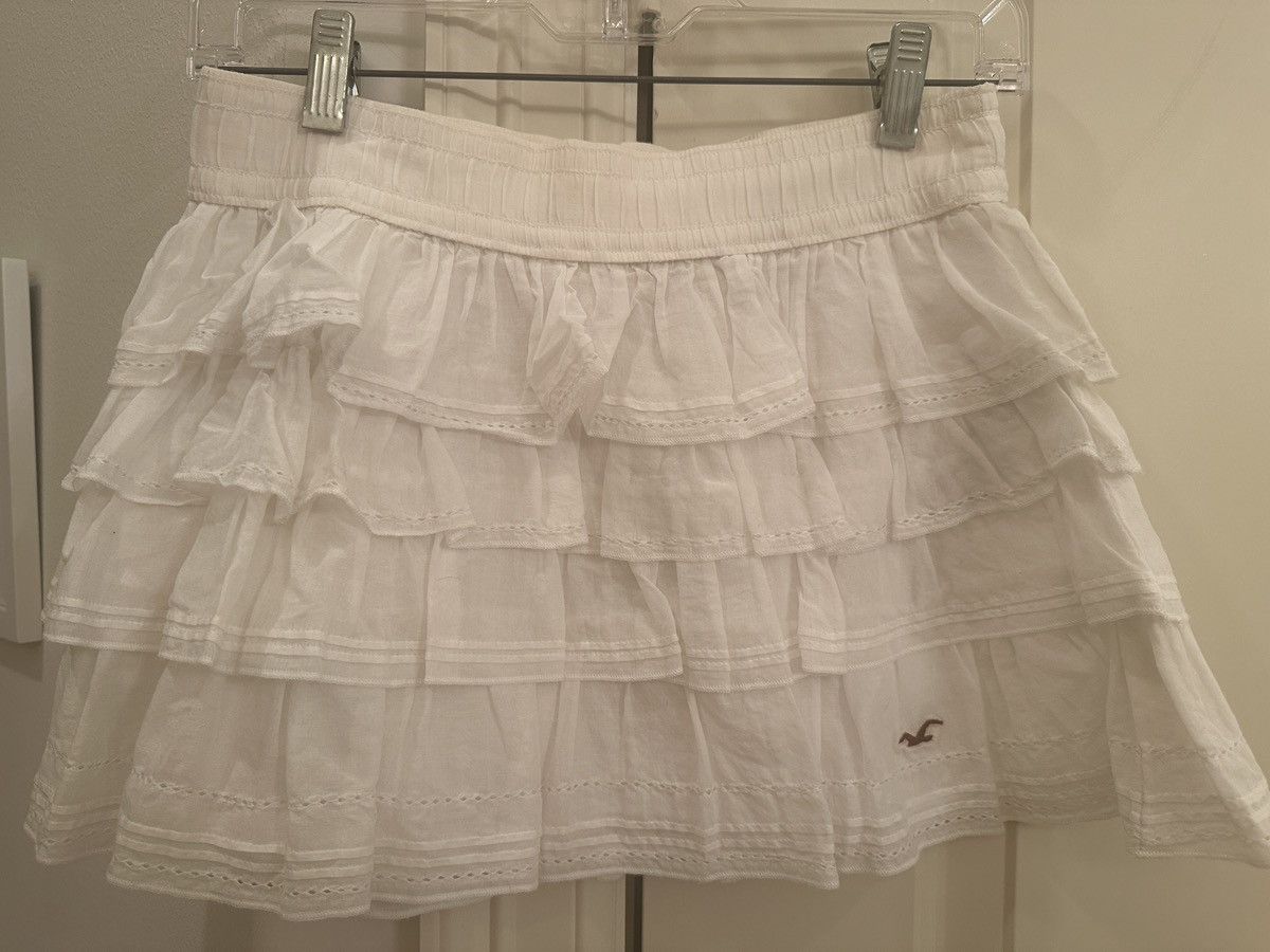 Hollister Women’s Hollister, California White ruffle skirt, size M. Size 27" / US 4 / IT 40 - 1 Thumbnail
