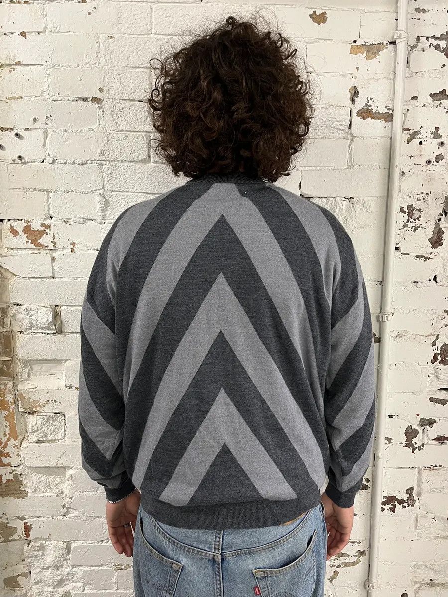 Emporio Armani 2010s Emporio Armani V Lines White & Grey Sweater Size US M / EU 48-50 / 2 - 3 Thumbnail
