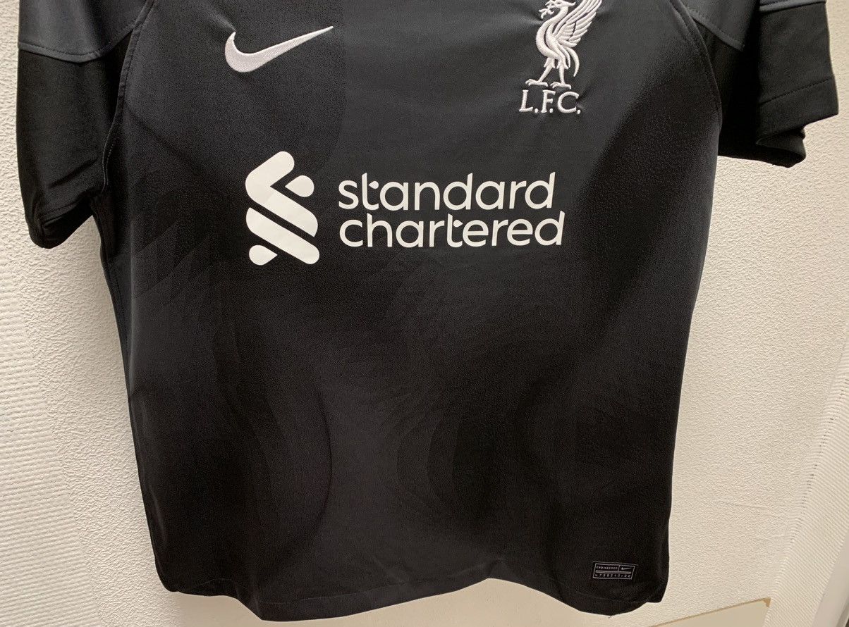 Nike Liverpool Nike soccer jersey LFC L standard chartered Size US L / EU 52-54 / 3 - 5 Thumbnail