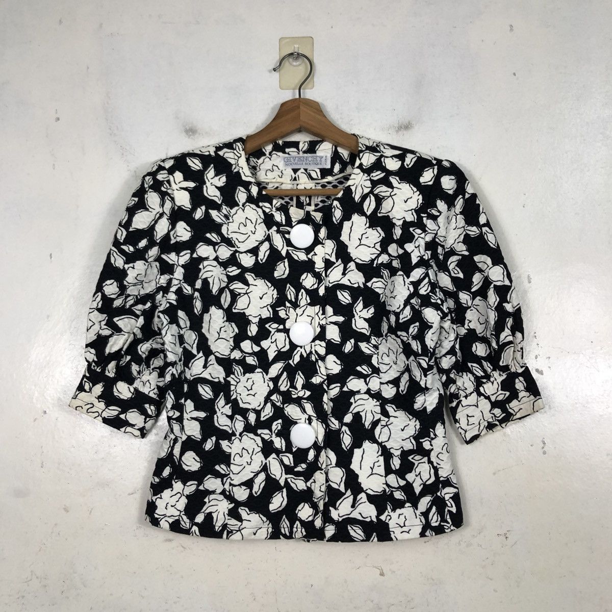 Givenchy 📌Cropped Short Sleeve Givenchy Nouvelle Boutique Paris Size M / US 6-8 / IT 42-44 - 3 Thumbnail