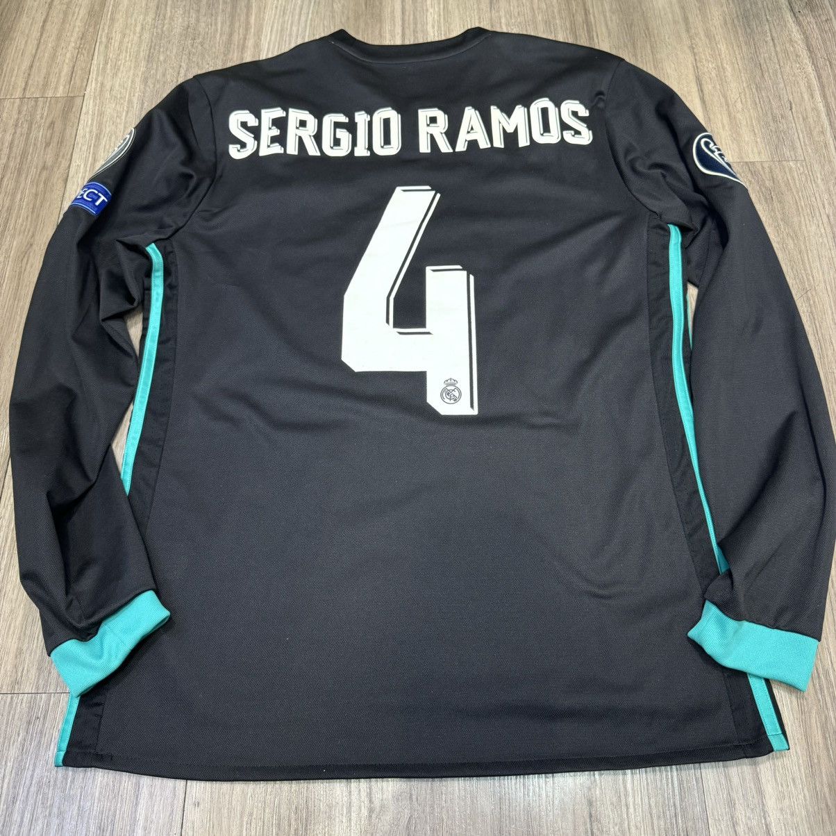 Adidas Real madrid 17/18 longsleeves away shirt #4 Sergio Ramos Size US M / EU 48-50 / 2 - 2 Thumbnail