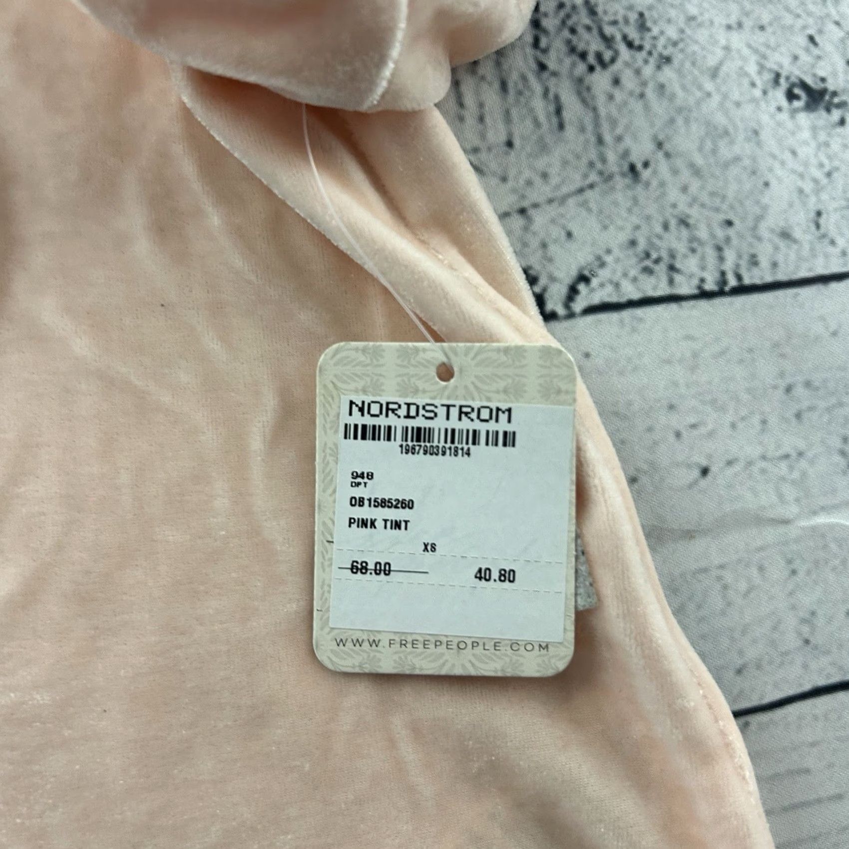 Free People Free People Velour Short Sleeve Top Womens XS Pink Velour Shirt Blouse Shirt Womens XS Pink Velour 90s style Size XS / US 0-2 / IT 36-38 - 2 Thumbnail