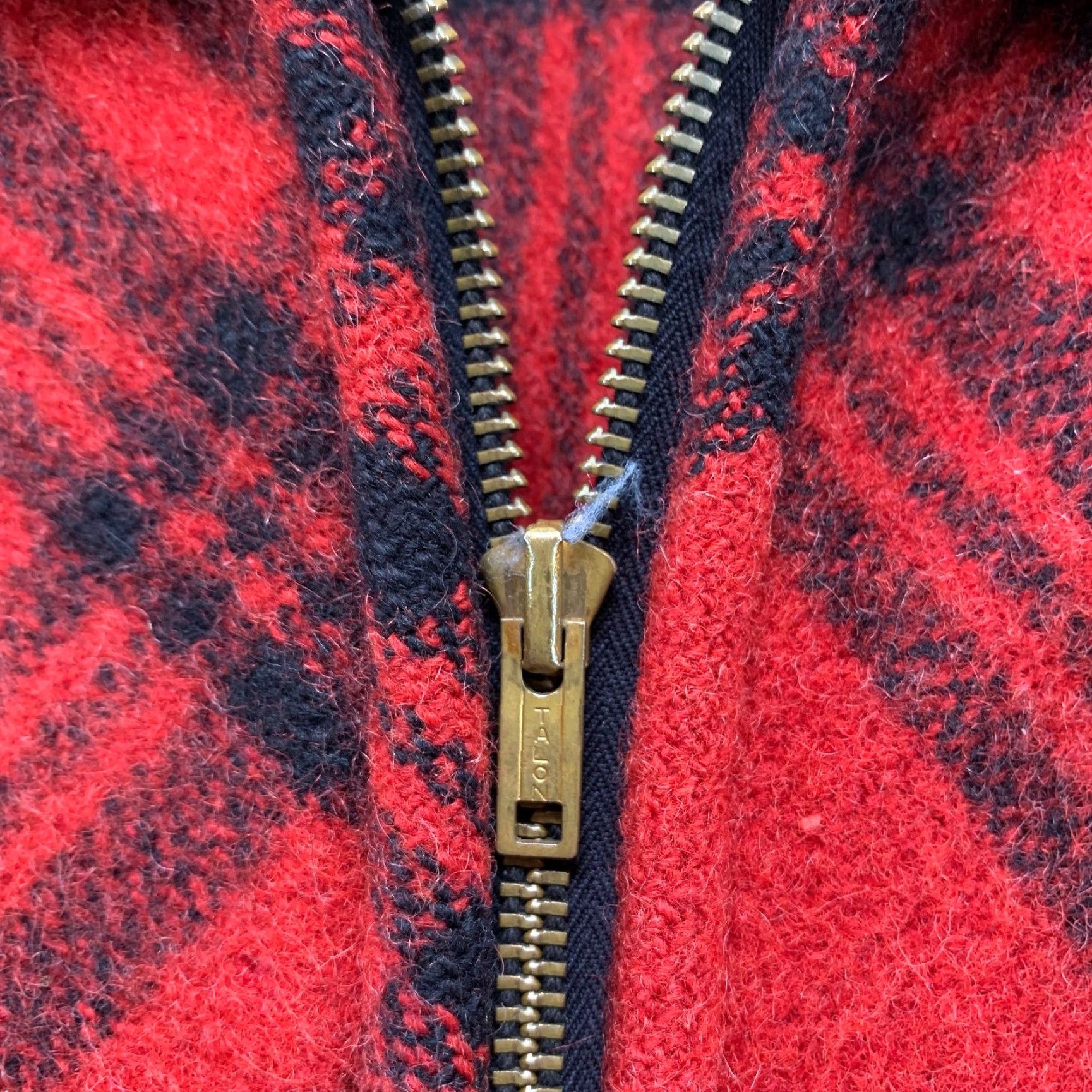 Vintage VINTAGE Hercules Wool Jacket Mens M Red Buffalo Plaid Hunting Western 60s 50s Bomber Jacket Wool Pattern Modern Size US M / EU 48-50 / 2 - 5 Thumbnail