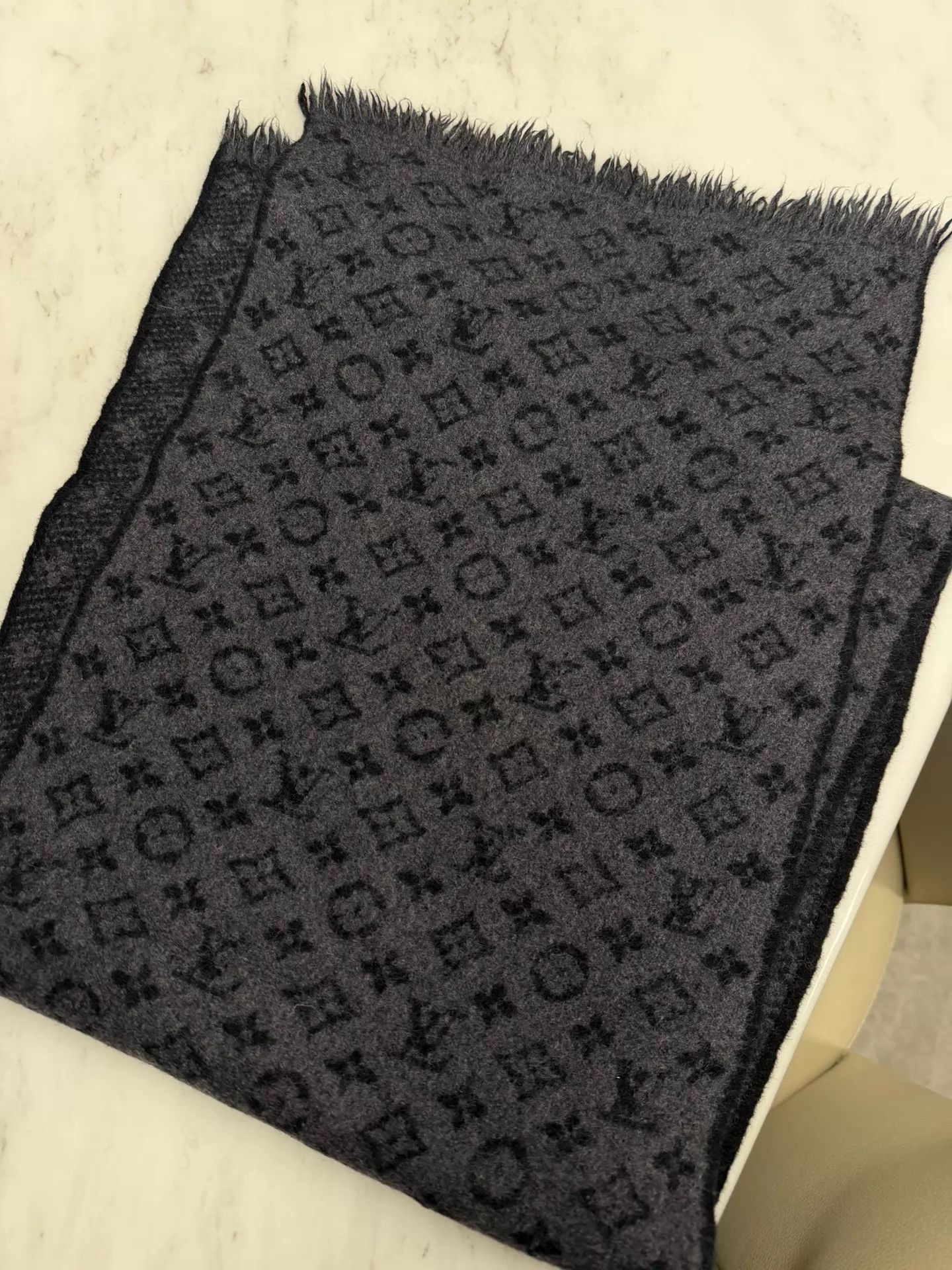 Louis Vuitton Louis Vuitton All Over Print Black Authentic Scarf Size ONE SIZE - 2 Thumbnail