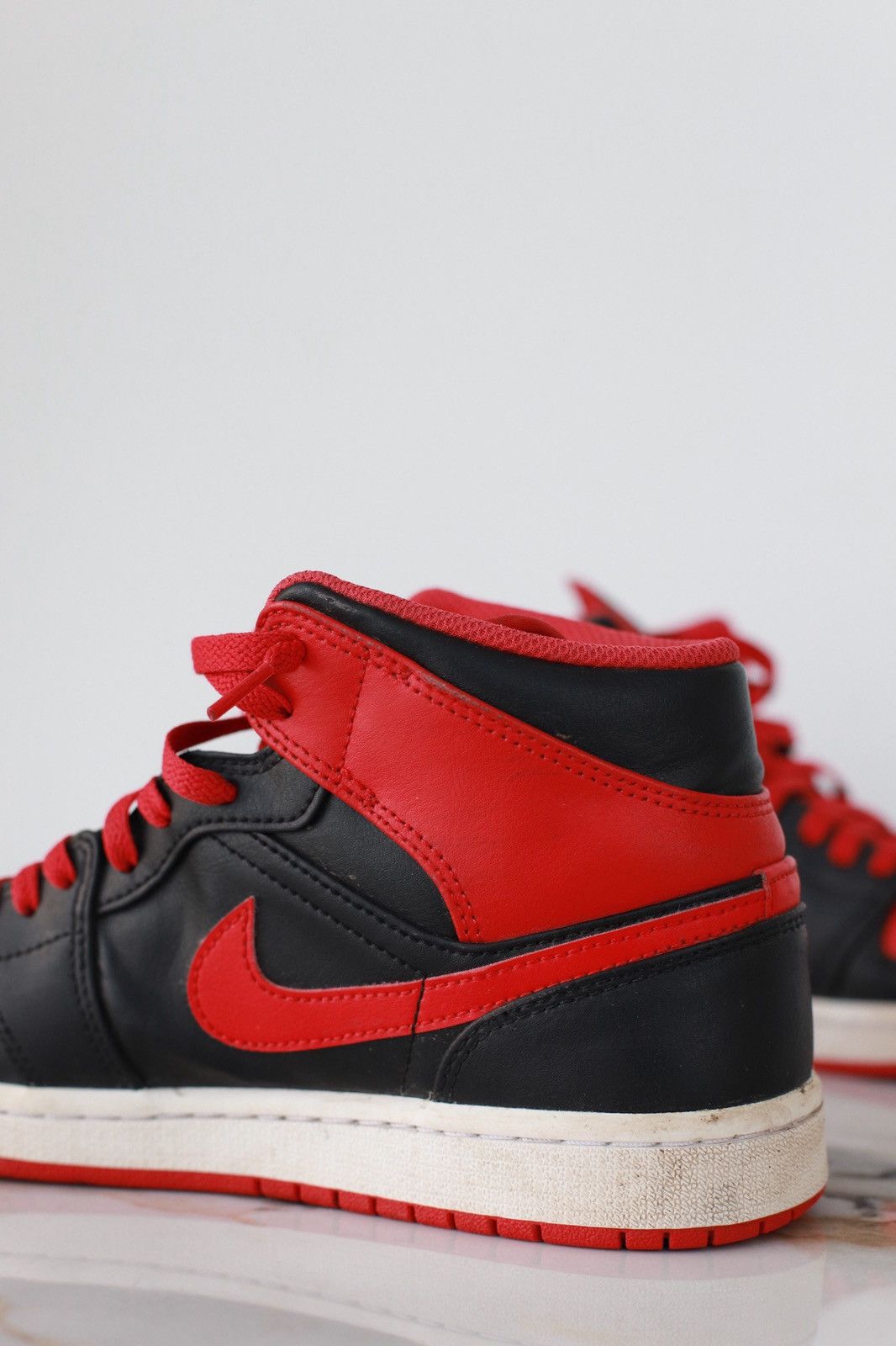 Nike Кросівки Nike Air Jordan 1 Retro High Розмір Black & red Size US 8 / EU 41 - 8 Thumbnail