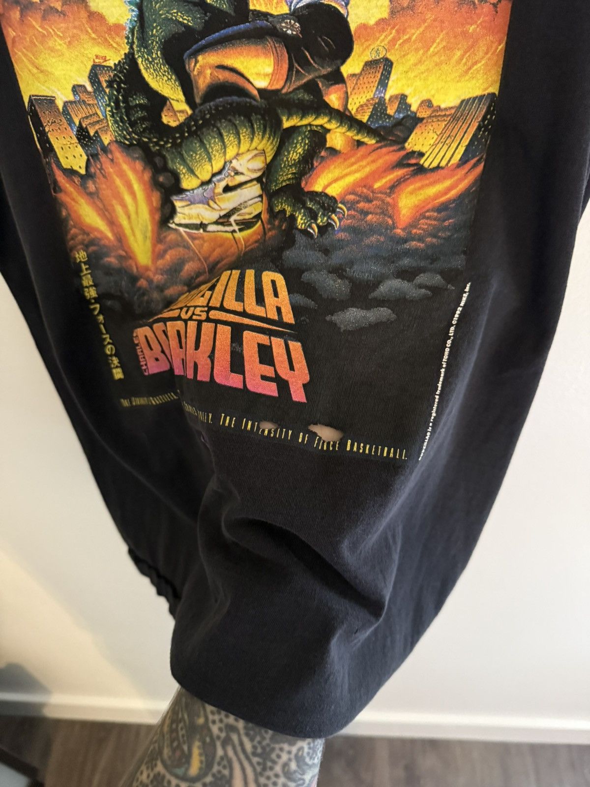 Nike VTG 1990’s BARKLEY VS GODZILLA NIKE GREY TAG SINGLE STITCH Size US L / EU 52-54 / 3 - 3 Thumbnail