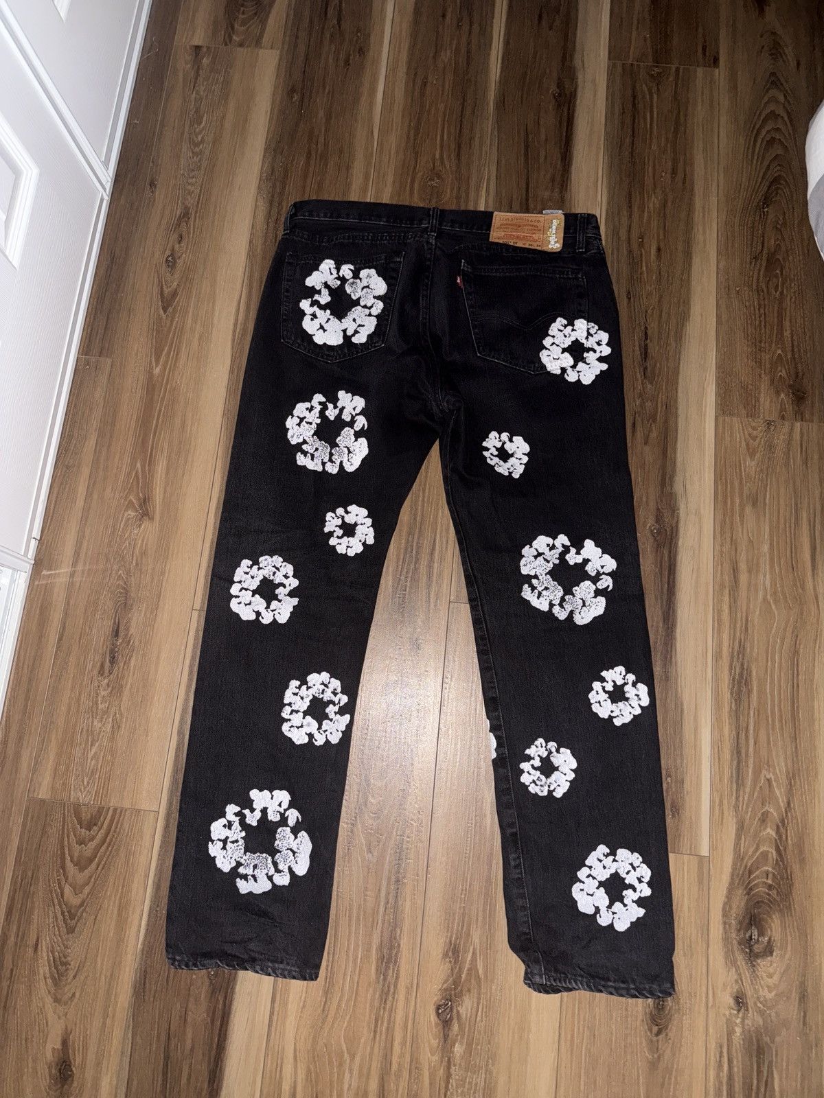DENIM TEARS DENIM TEARS BLACK WREATH JEANS Size US 36 / EU 52 - 2 Thumbnail