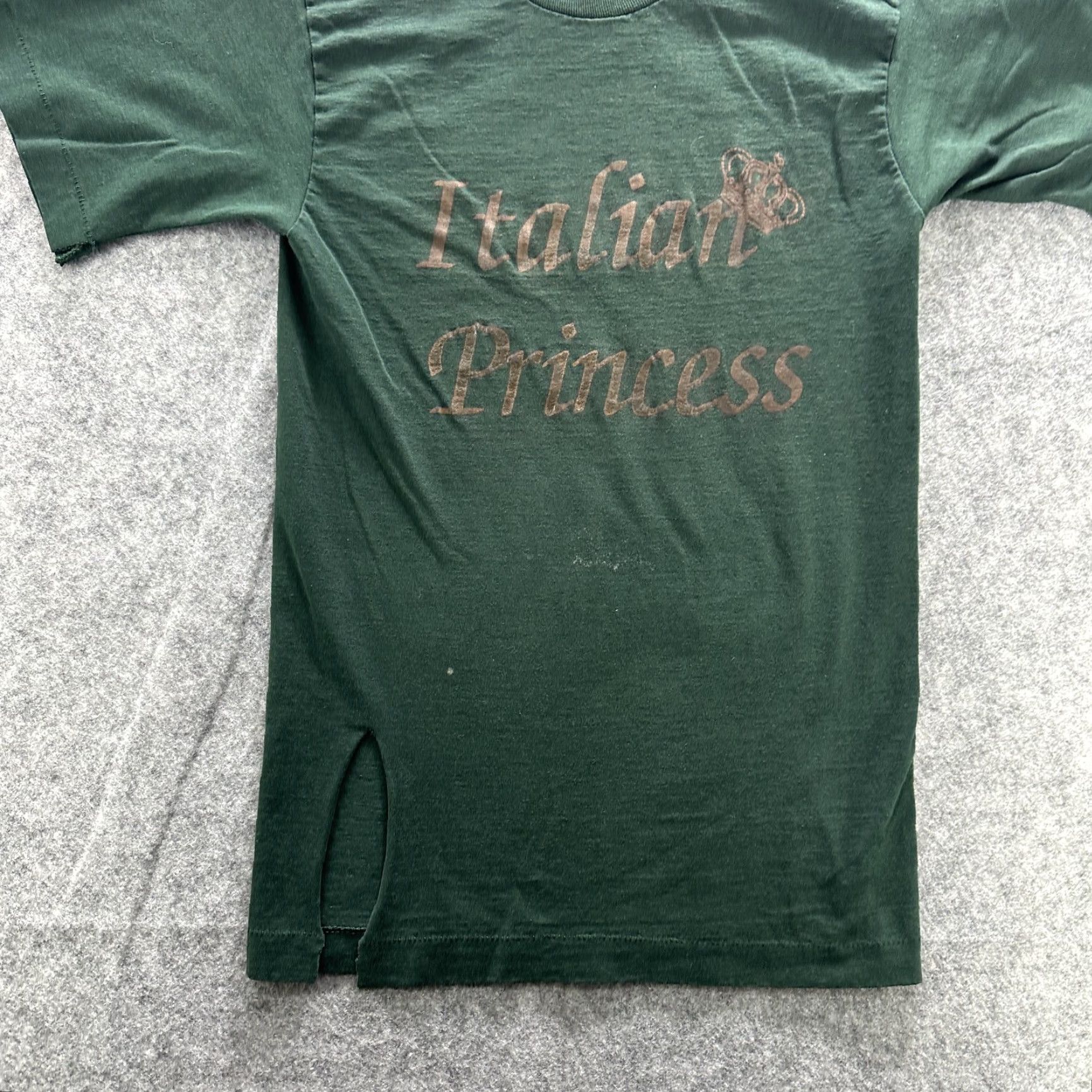 Fruit Of The Loom VINTAGE Princess Shirt Womens Small Green Crown Graphic Fruit of the Loom 90s SS READ Size S / US 4 / IT 40 - 3 Thumbnail