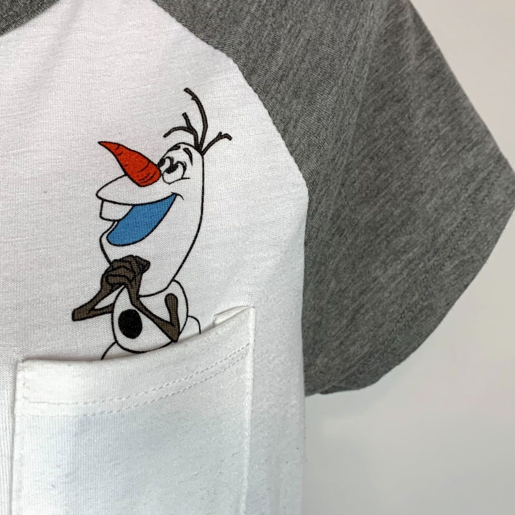 Disney Disney Frozen Olaf Shirt Womens Size L White Gray Short Sleeve Patch Pocket Tee Size L / US 10 / IT 46 - 2 Thumbnail