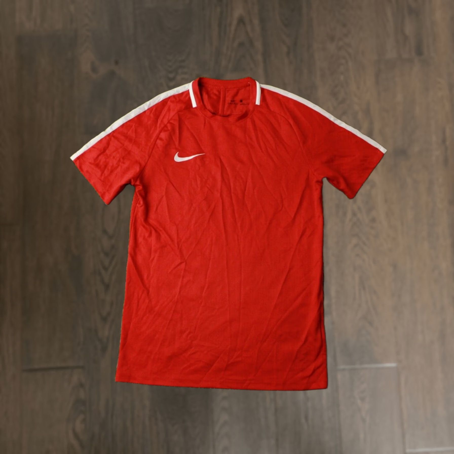 Nike Nike Dri-FIT Academy Football Shirt Men S Red/White Jersey JERSEY Tee 2016 2010-2019 Team Classic Short Sleeve United Soccer Shirt Size US S / EU 44-46 / 1 - 1 Thumbnail