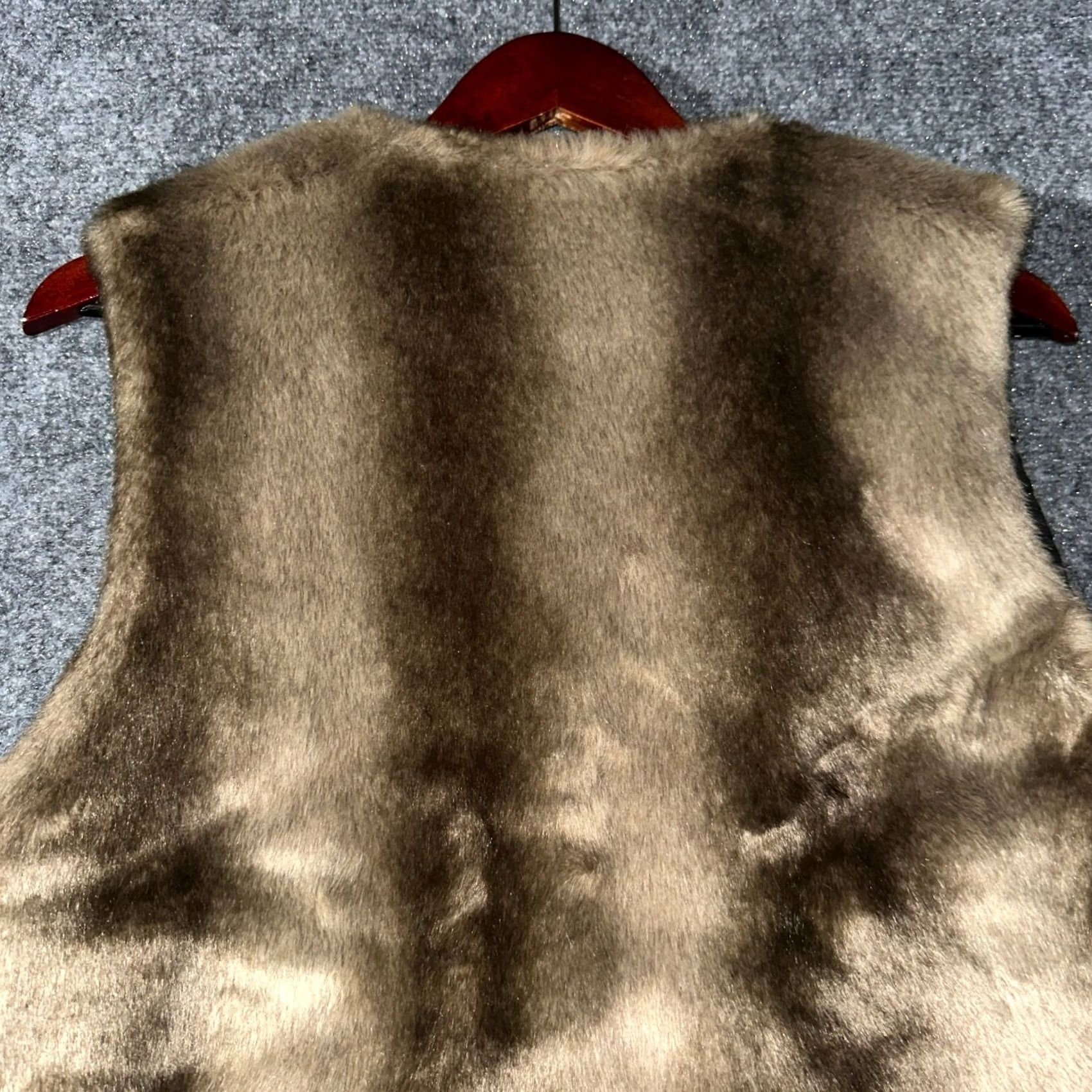 Club Monaco VINTAGE Club Monaco Vest Womens M Brown Faux Fur Zip Pockets Ribbed Hem Full Zip Size M / US 6-8 / IT 42-44 - 7 Thumbnail
