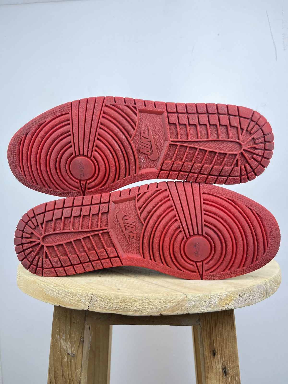 Nike Air Jordan 1 Retro 'Bred' 2001 Size US 8.5 / EU 41-42 - 9 Thumbnail