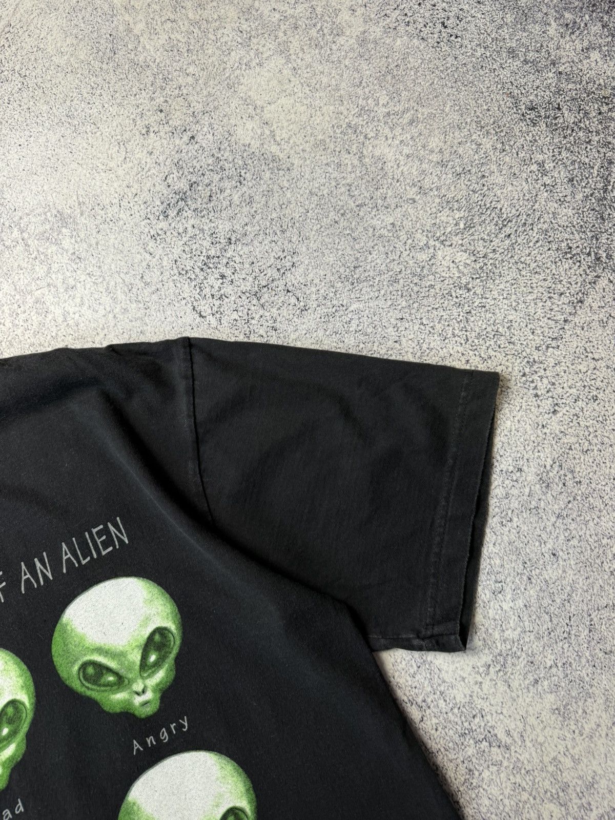 Vintage Vintage ALIEN MOODS 90s FLUORESCENT PRINT SINGLE STITCH TEE Size US L / EU 52-54 / 3 - 16 Thumbnail