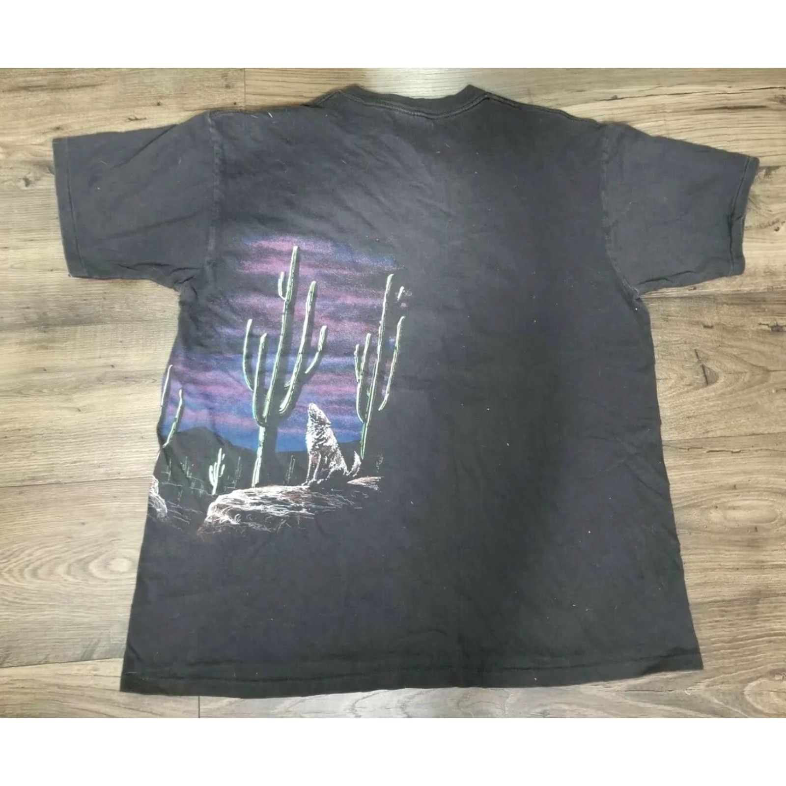 Vintage VINTAGE Oneita Graphic T-Shirt Mens XL Black Grey Wolf Southwestern Print Short Sleeve Crew Neck 80s American Biker Mens Size US XL / EU 56 / 4 - 2 Thumbnail