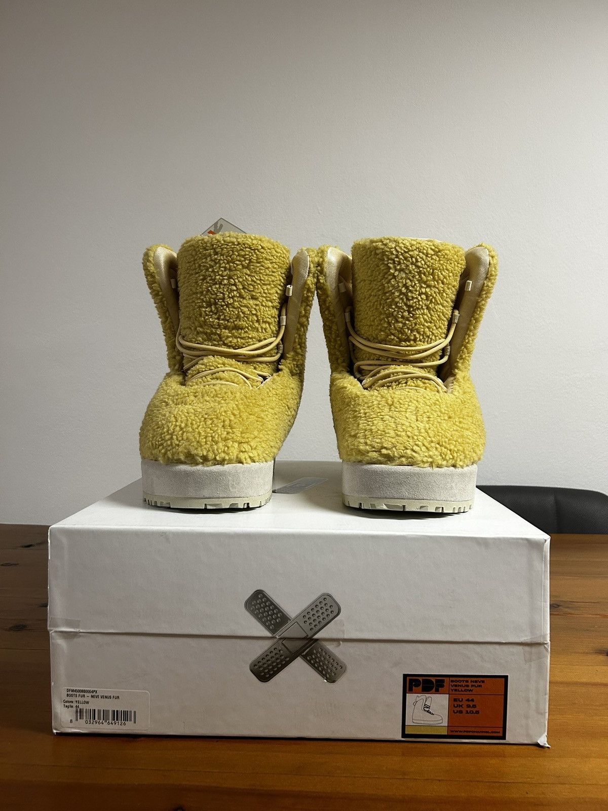 PDF PDF CHANNEL NEVE FUR BOOTS Size US 10 / EU 43 - 3 Thumbnail