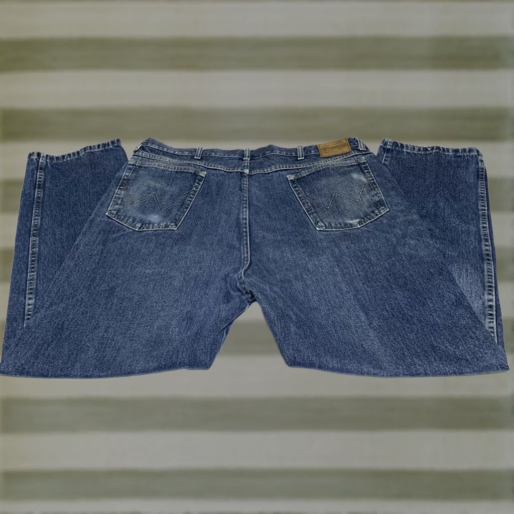 Wrangler VINTAGE Wrangler Rugged Wear Jeans 40x30 Blue Denim Distressed Classic Fit Mens Jeans Size US 40 / EU 56 - 1 Thumbnail