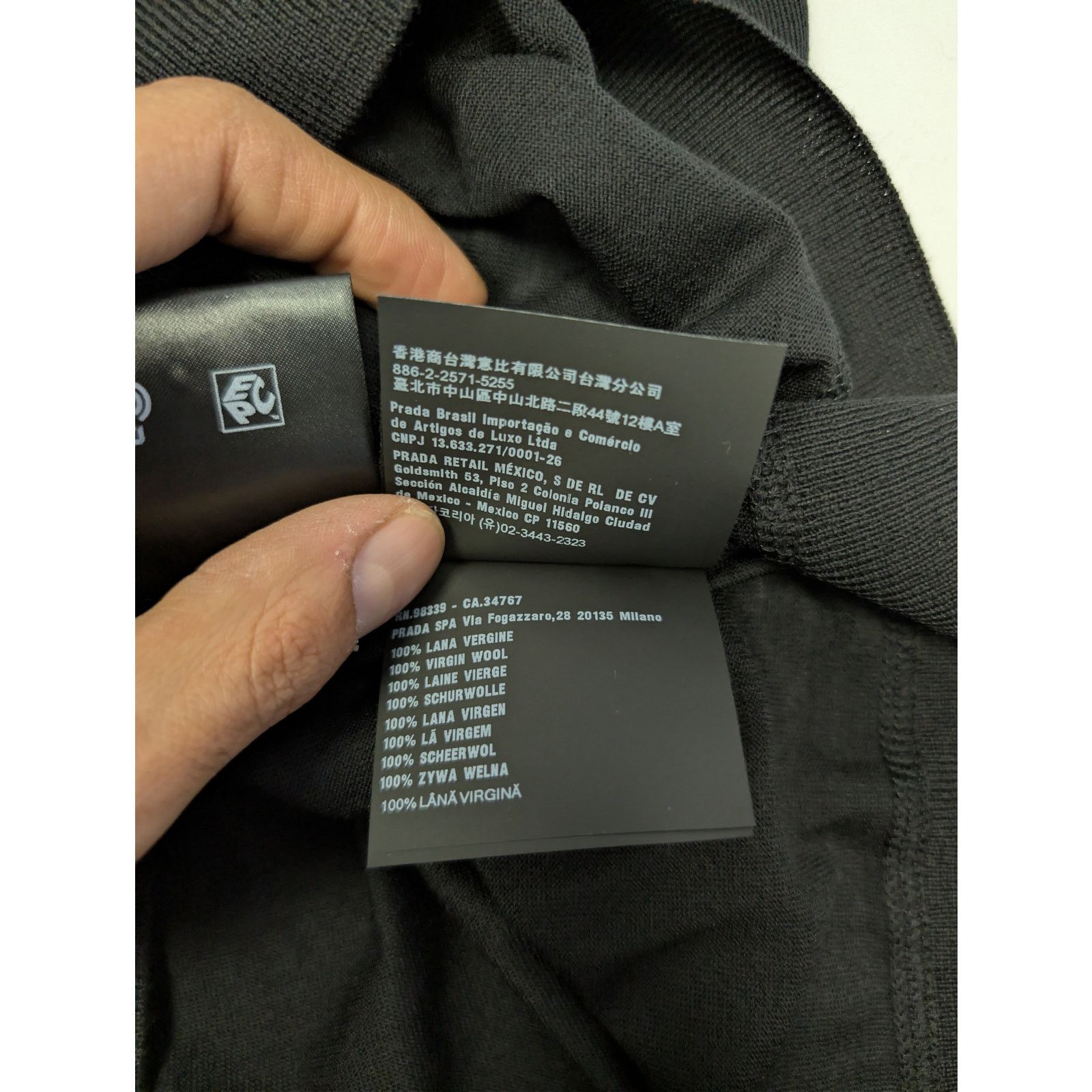 Prada o1rshd1 Logo Intarsia Short Sleeve Crewneck Sweater in Black Size US M / EU 48-50 / 2 - 18 Thumbnail
