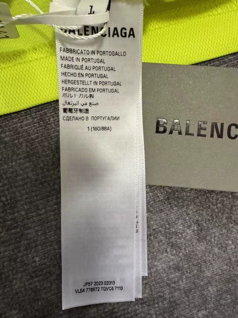 Balenciaga Balenciaga 3B Sports Manchester United co-branded fluoresc Size US S / EU 44-46 / 1 - 3 Thumbnail