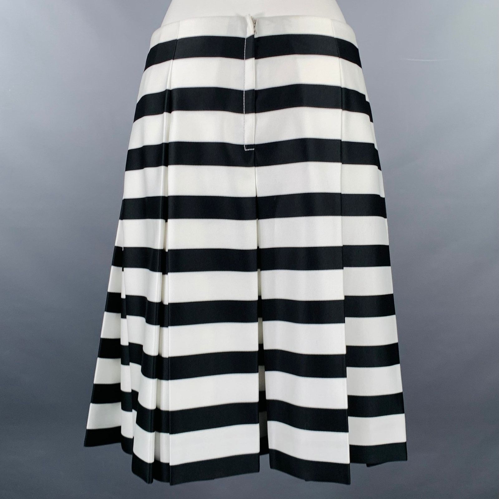 Marc Jacobs MARC JACOBS Size 0 Black White Polyester Stripe Flared Skirt Size 25" / US 0 / IT 36 - 2 Thumbnail