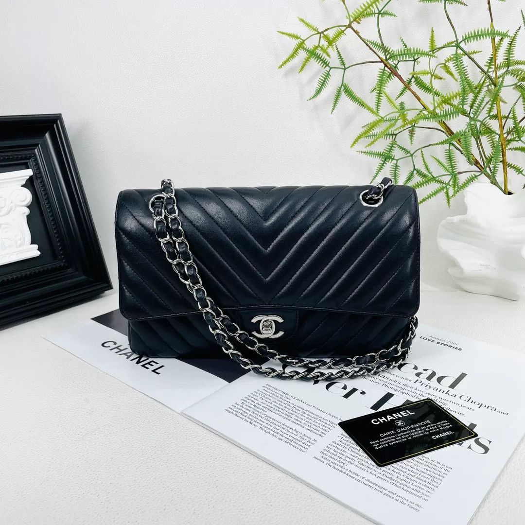 Chanel Pre-loved Bag Very good condition Size ONE SIZE - 1 Thumbnail