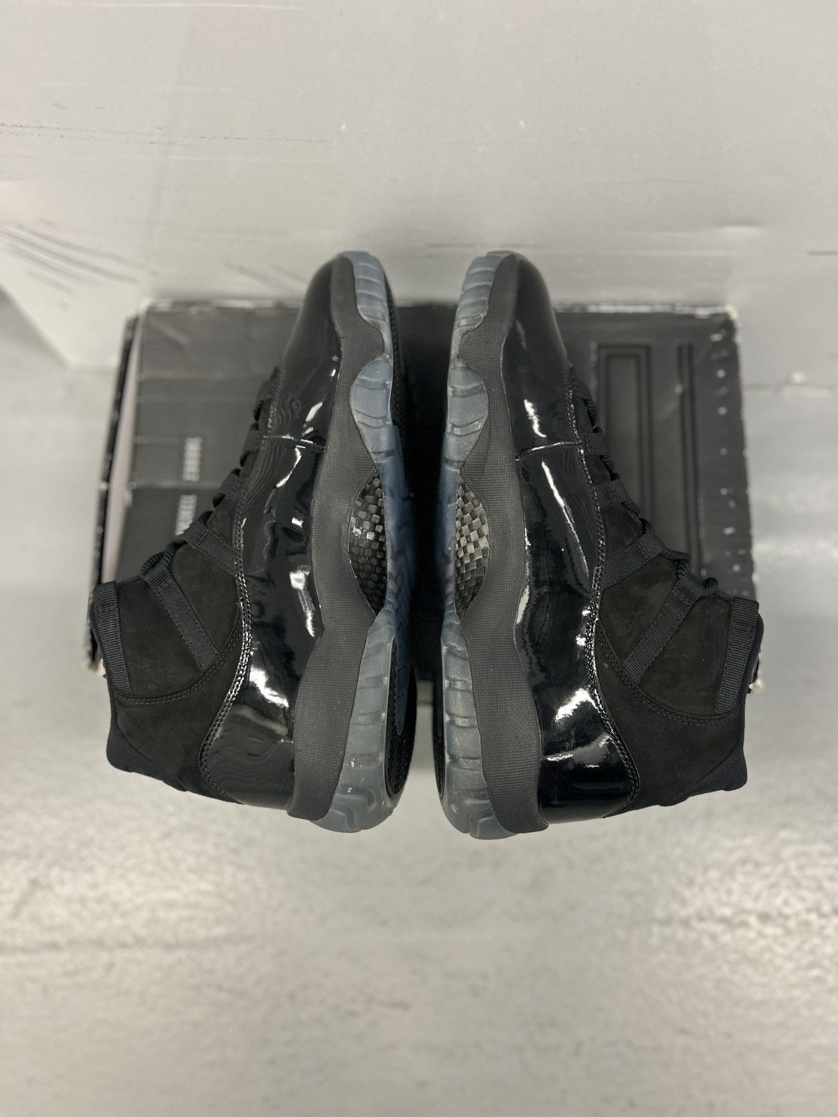 Jordan Brand Jordan 11 Cap & Gown Size 11 Size US 11 / EU 44 - 4 Thumbnail