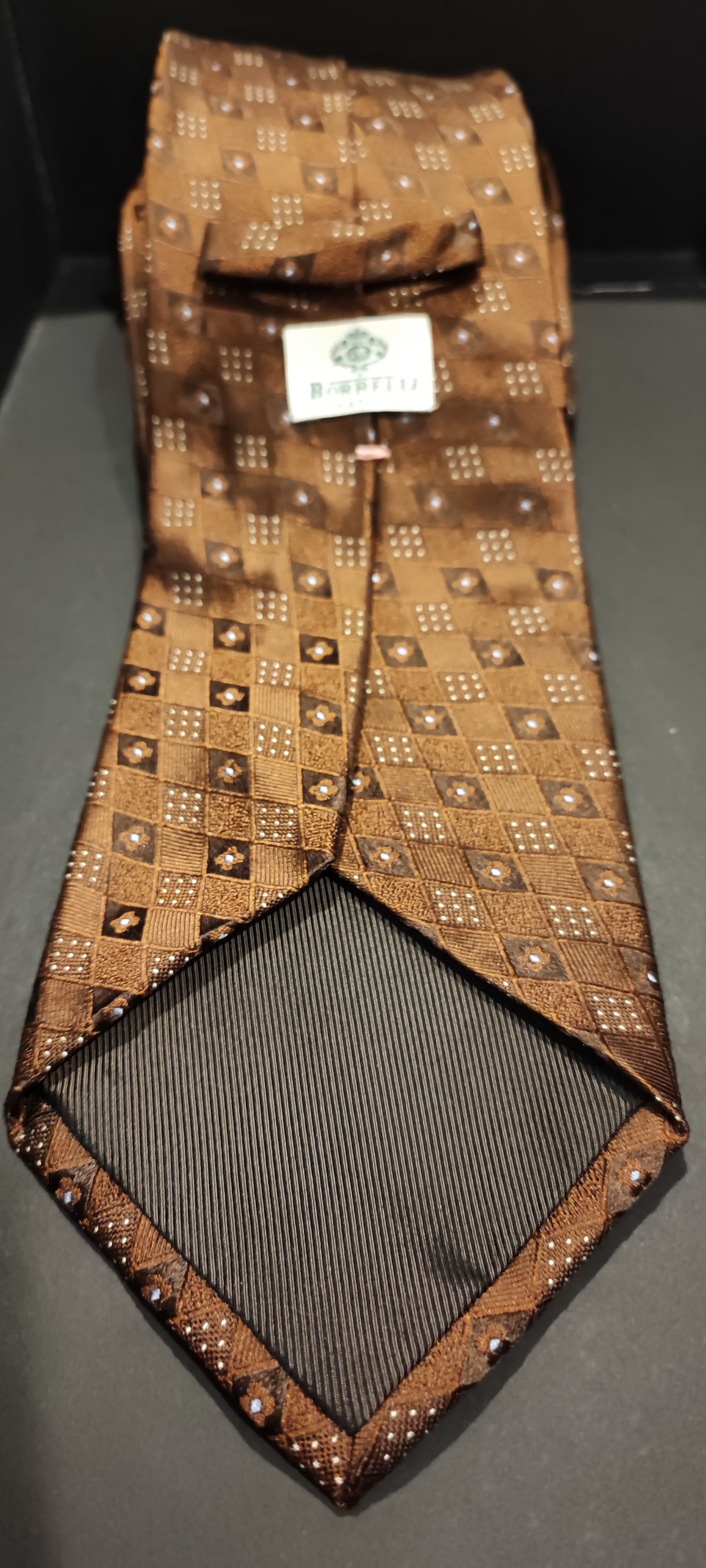 Luigi Borrelli Wide textured brown tie, perfect condition Size ONE SIZE - 3 Thumbnail