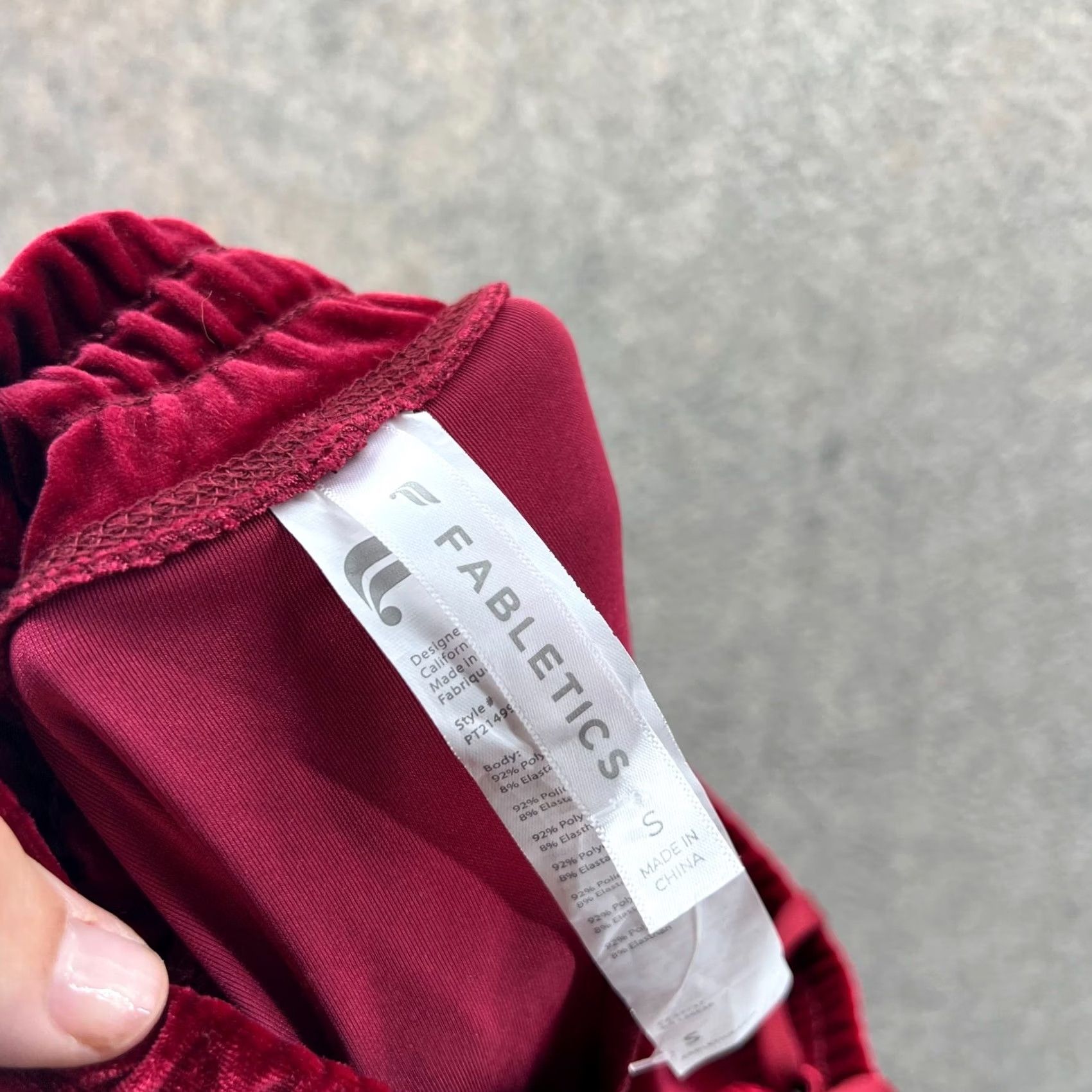 Fabletics Fabletics Velour Jogger Pants Women Small Red Velvet Lounge High Rise Soft Regular Inseam 28 in Pockets Jogger Size 28" / US 6 / IT 42 - 7 Thumbnail