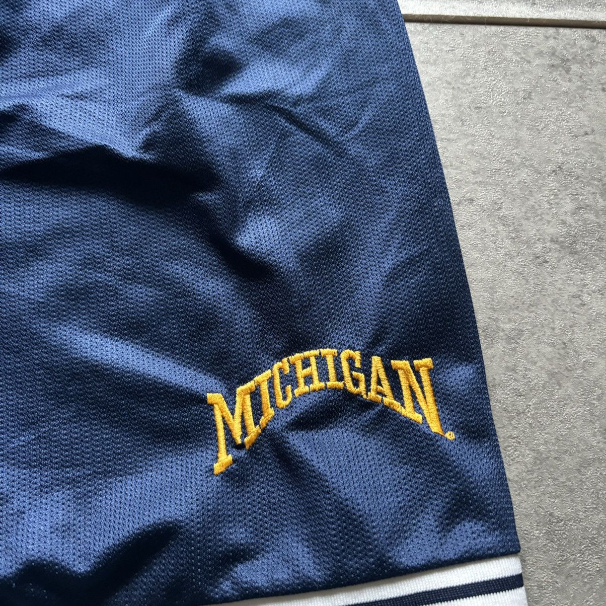 Other Vintage 90s blue u of m shorts Size US 32 / EU 48 - 2 Thumbnail