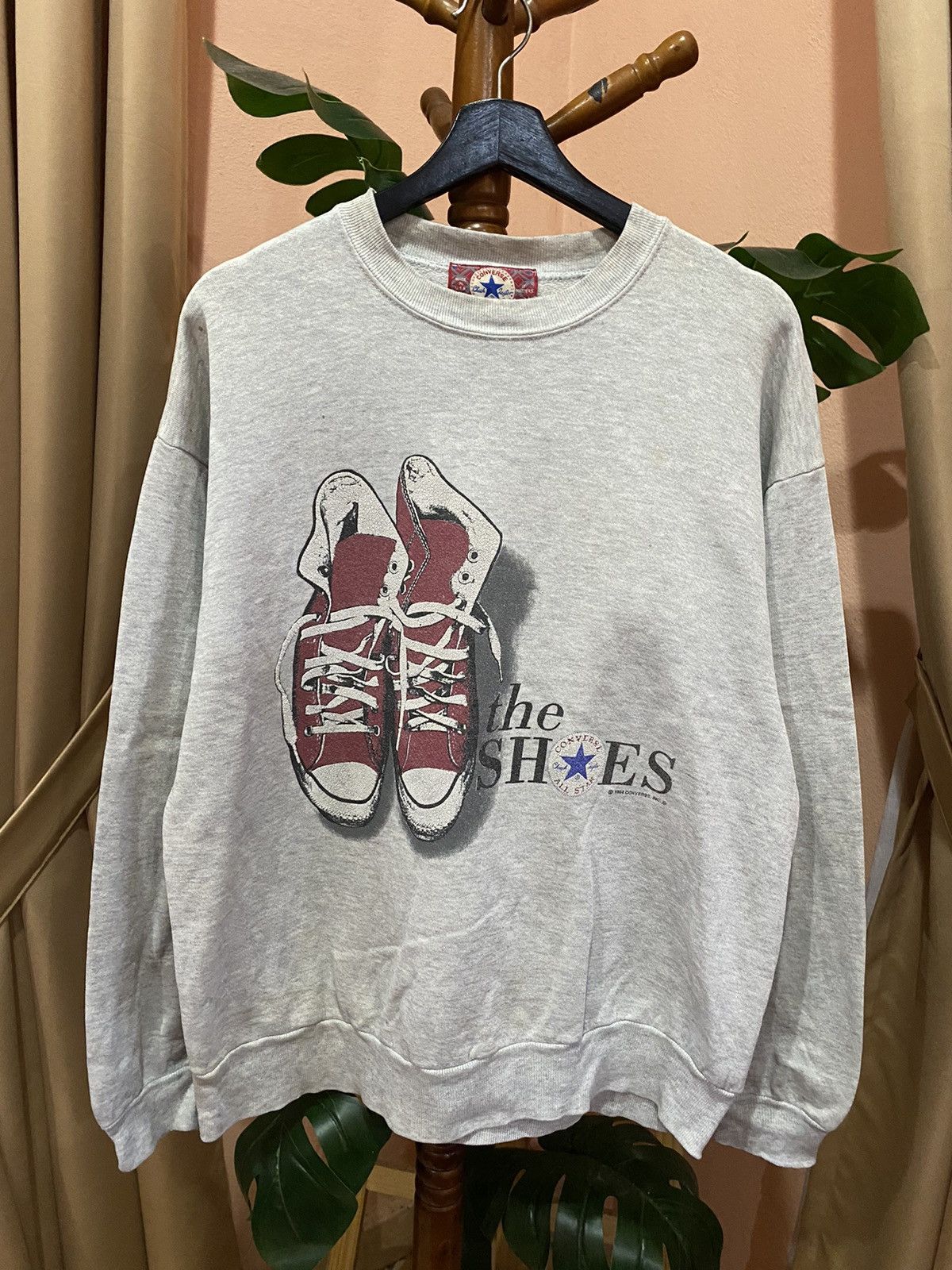 Converse Vintage 1994 Converse Sweatshirt featuring “The Shoes” Size US L / EU 52-54 / 3 - 1 Thumbnail
